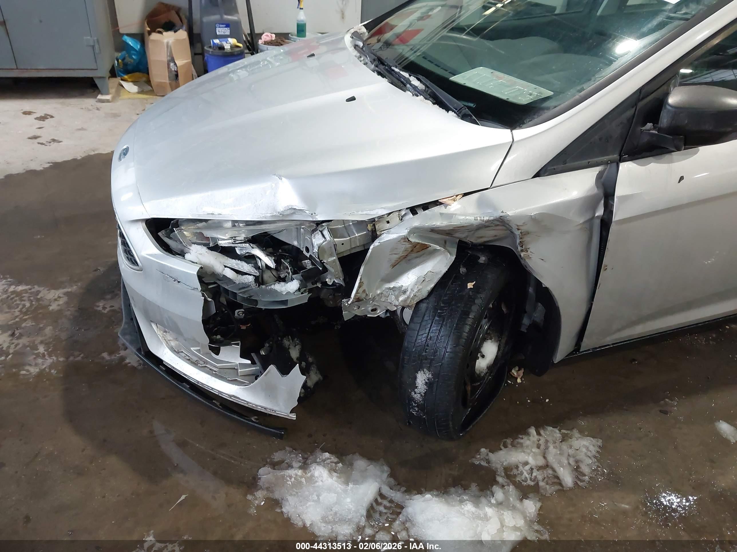 FORD FOCUS image 6