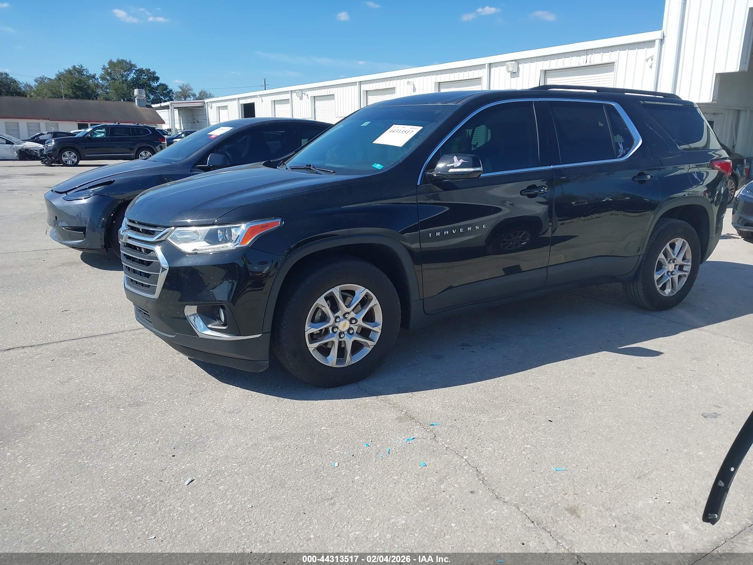 CHEVROLET TRAVERSE image 2