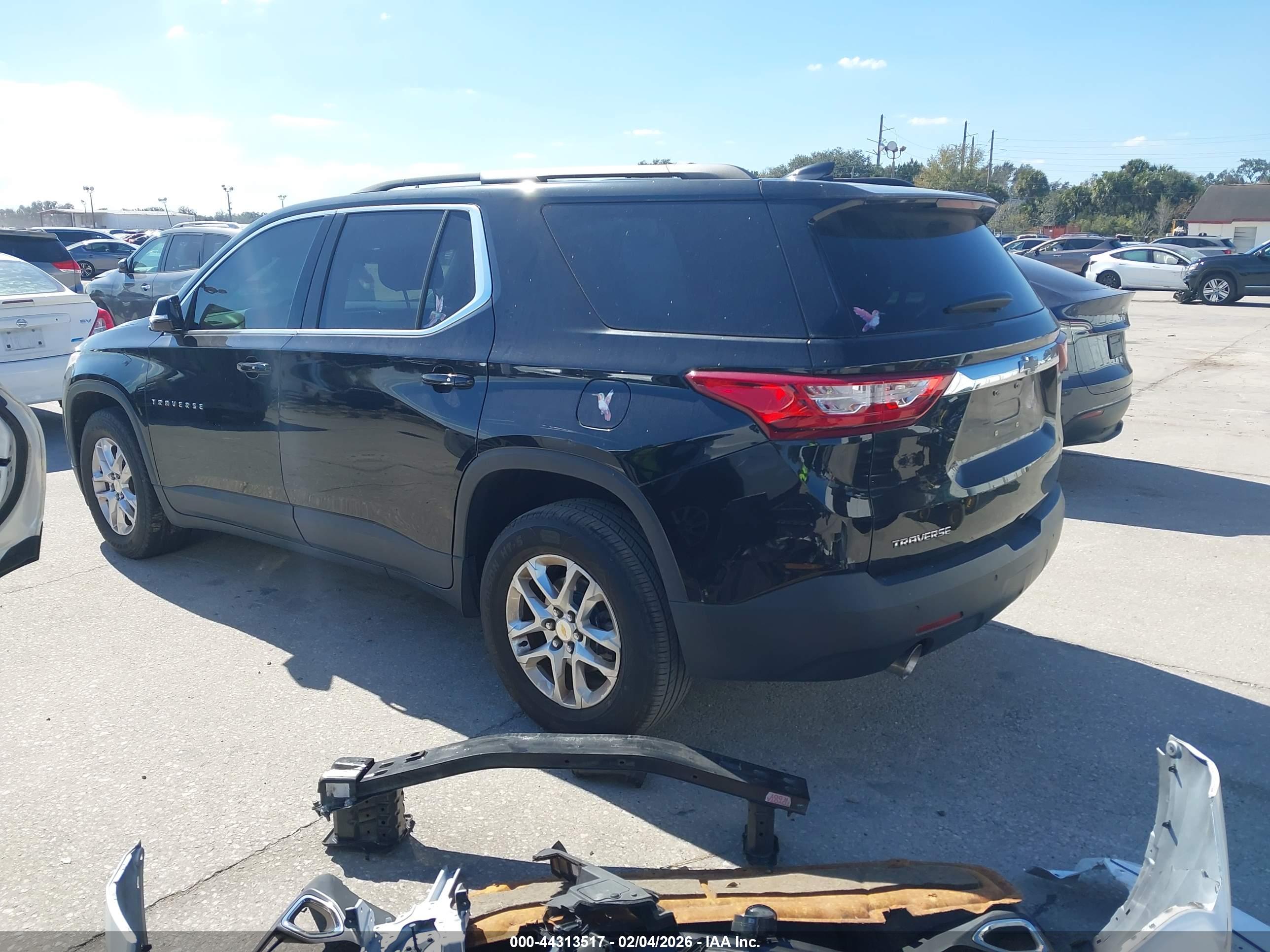 CHEVROLET TRAVERSE image 3