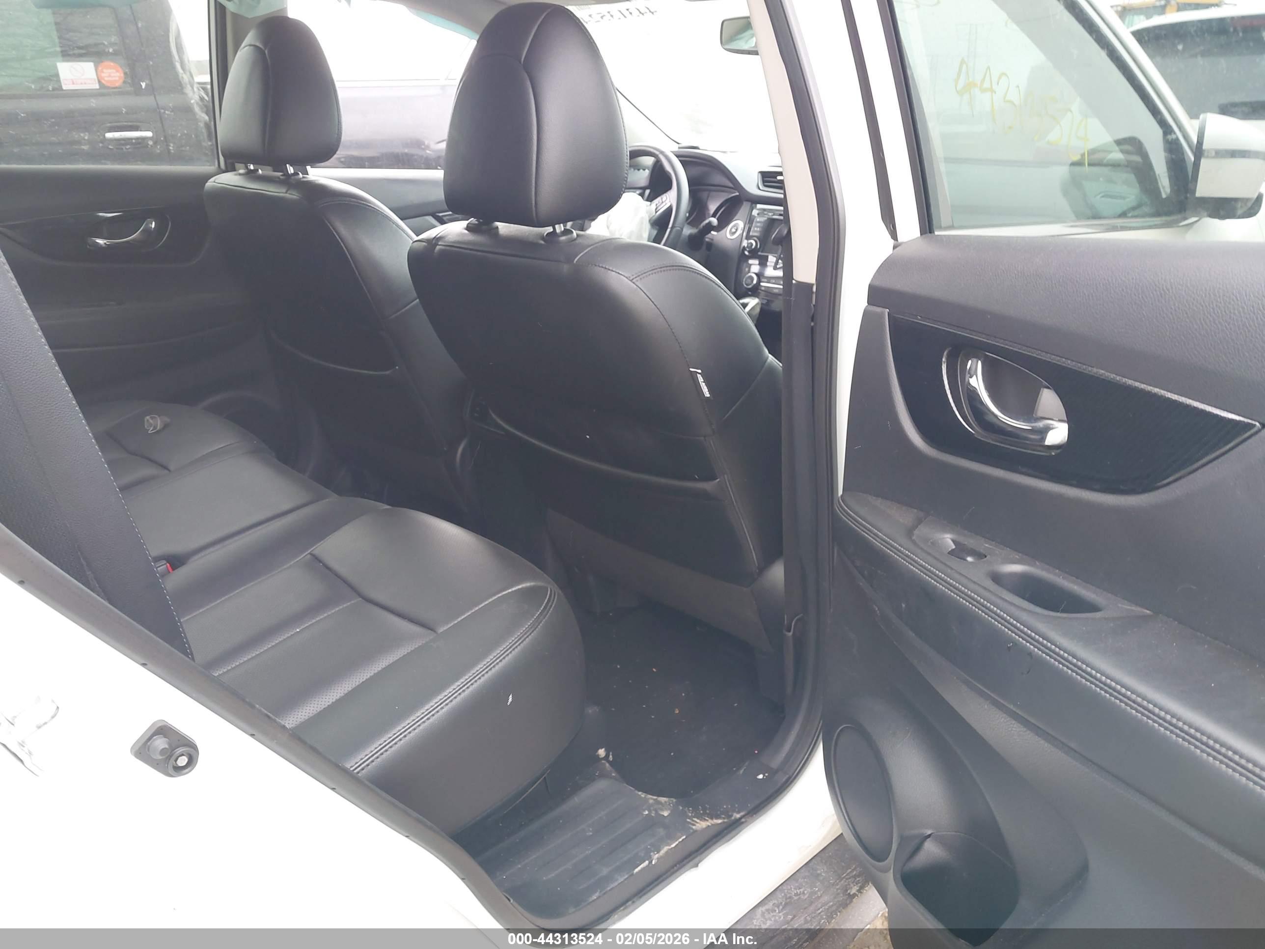 NISSAN ROGUE image 8