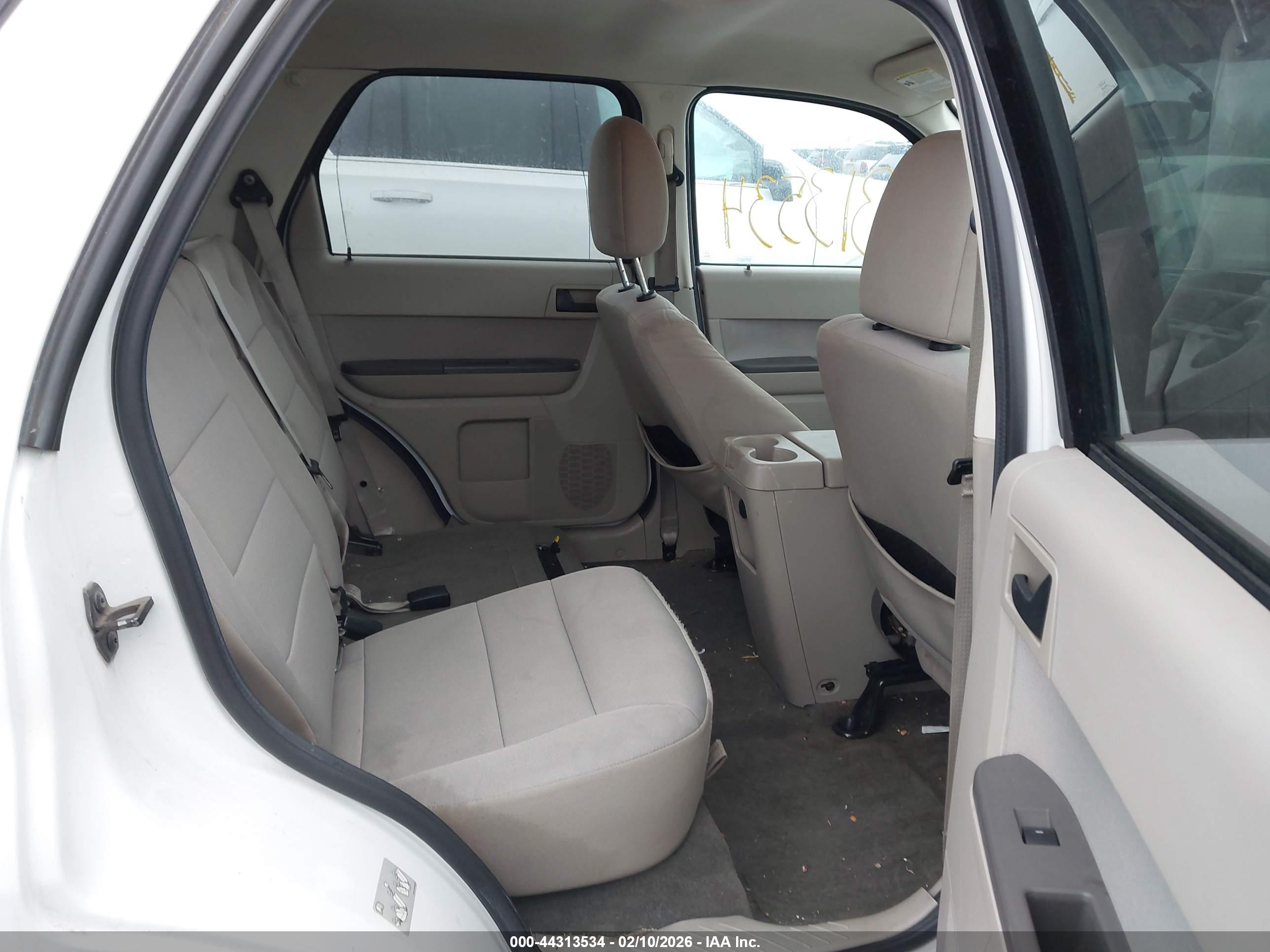 FORD ESCAPE image 8