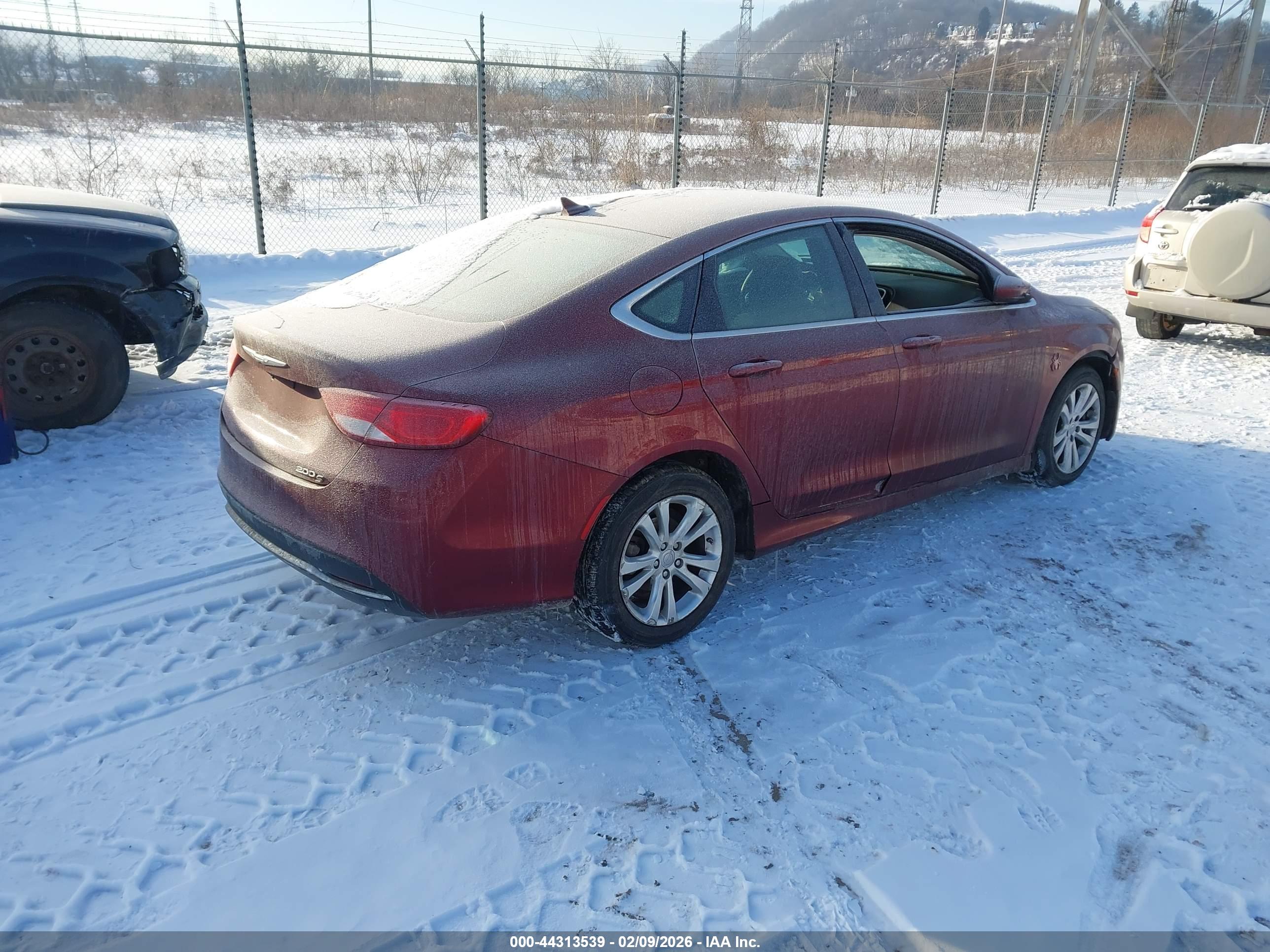 CHRYSLER 200 image 4