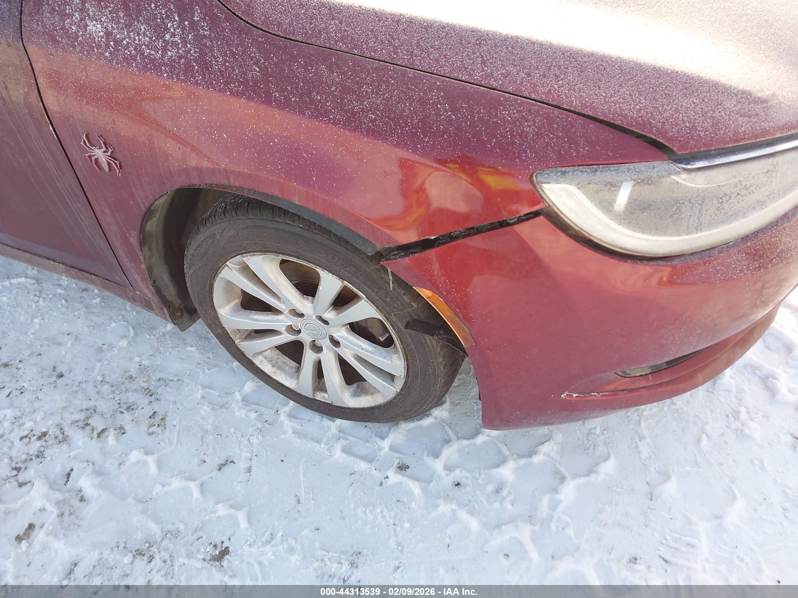 CHRYSLER 200 image 6
