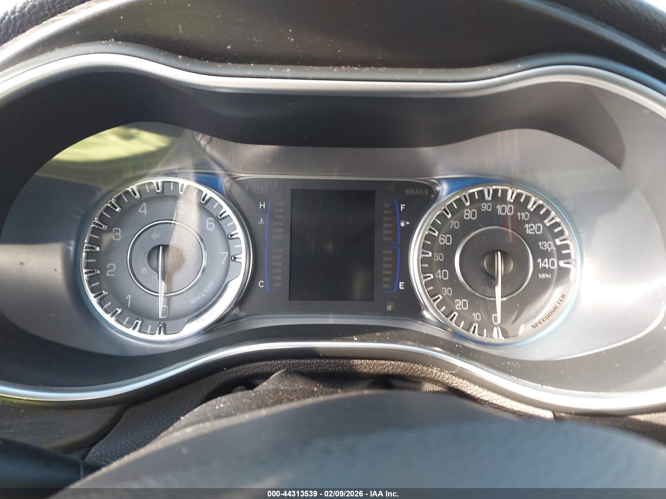 CHRYSLER 200 image 7