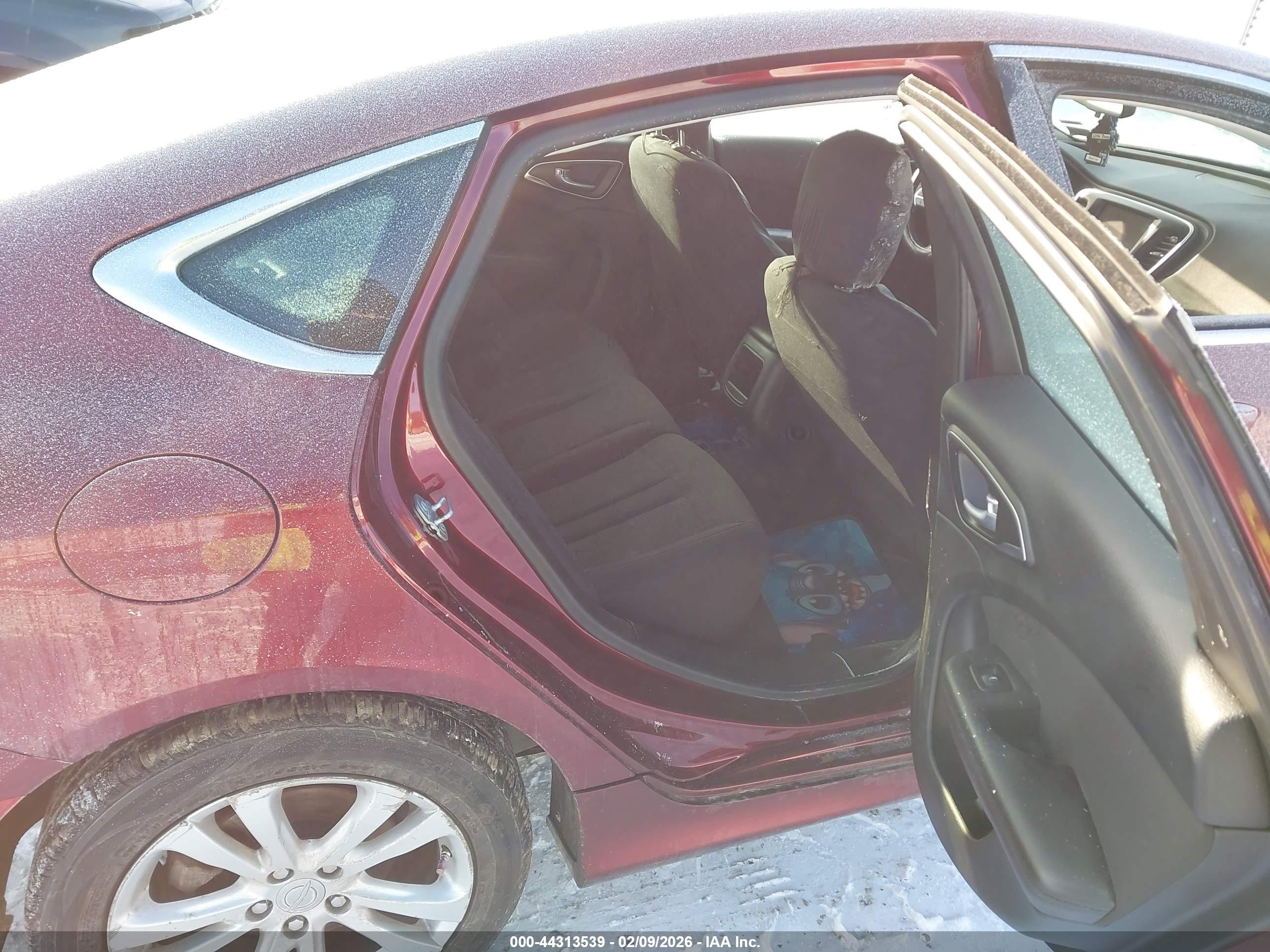 CHRYSLER 200 image 8