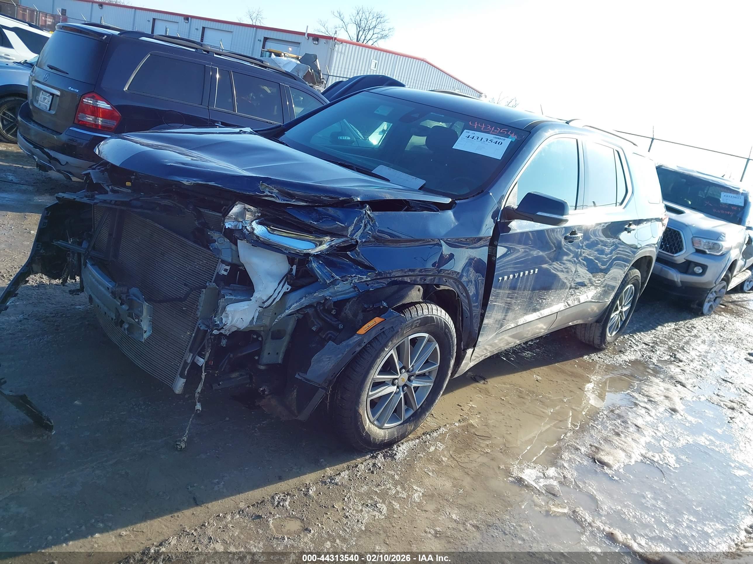 CHEVROLET TRAVERSE image 2