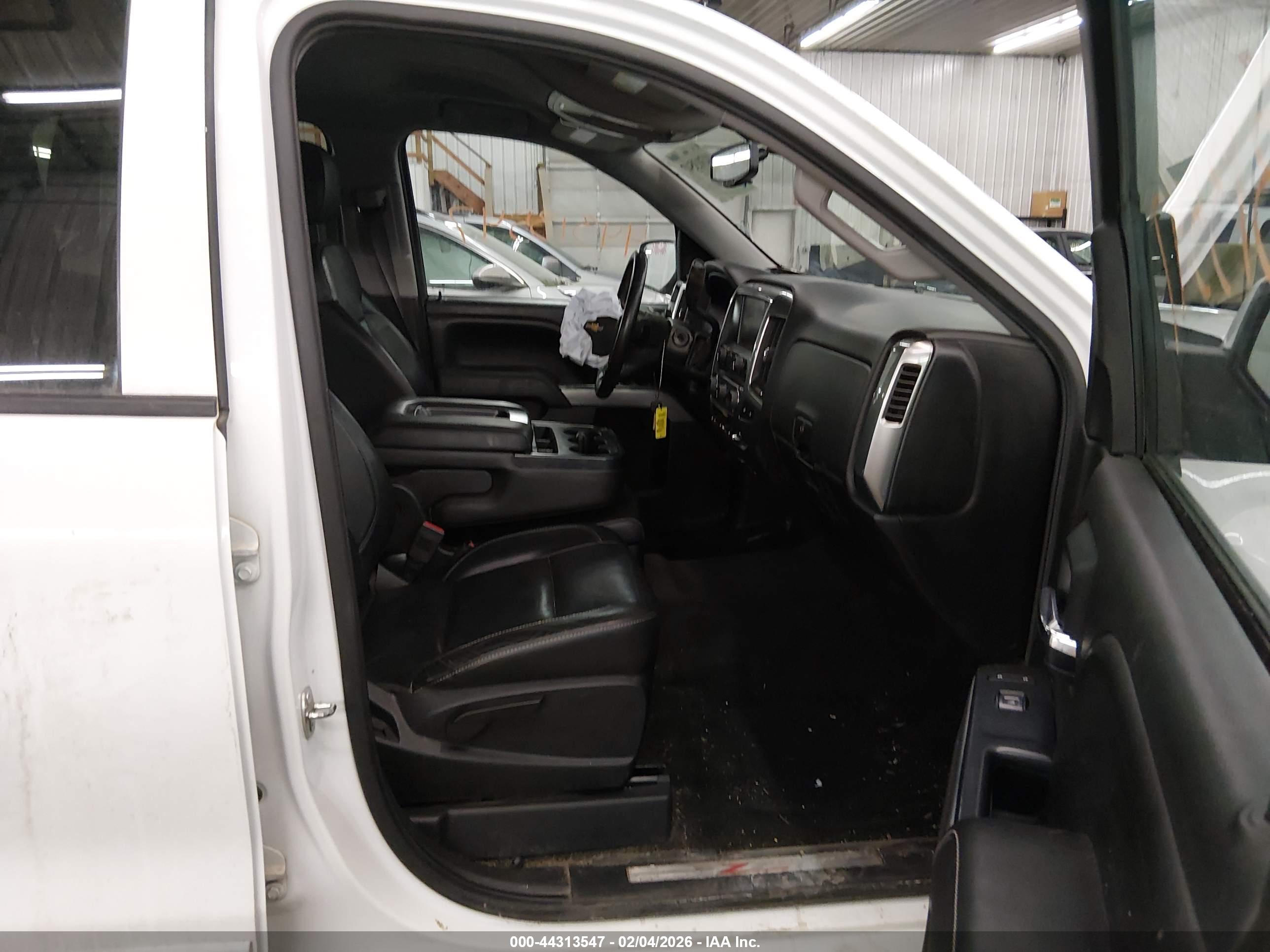 CHEVROLET SILVERADO image 5
