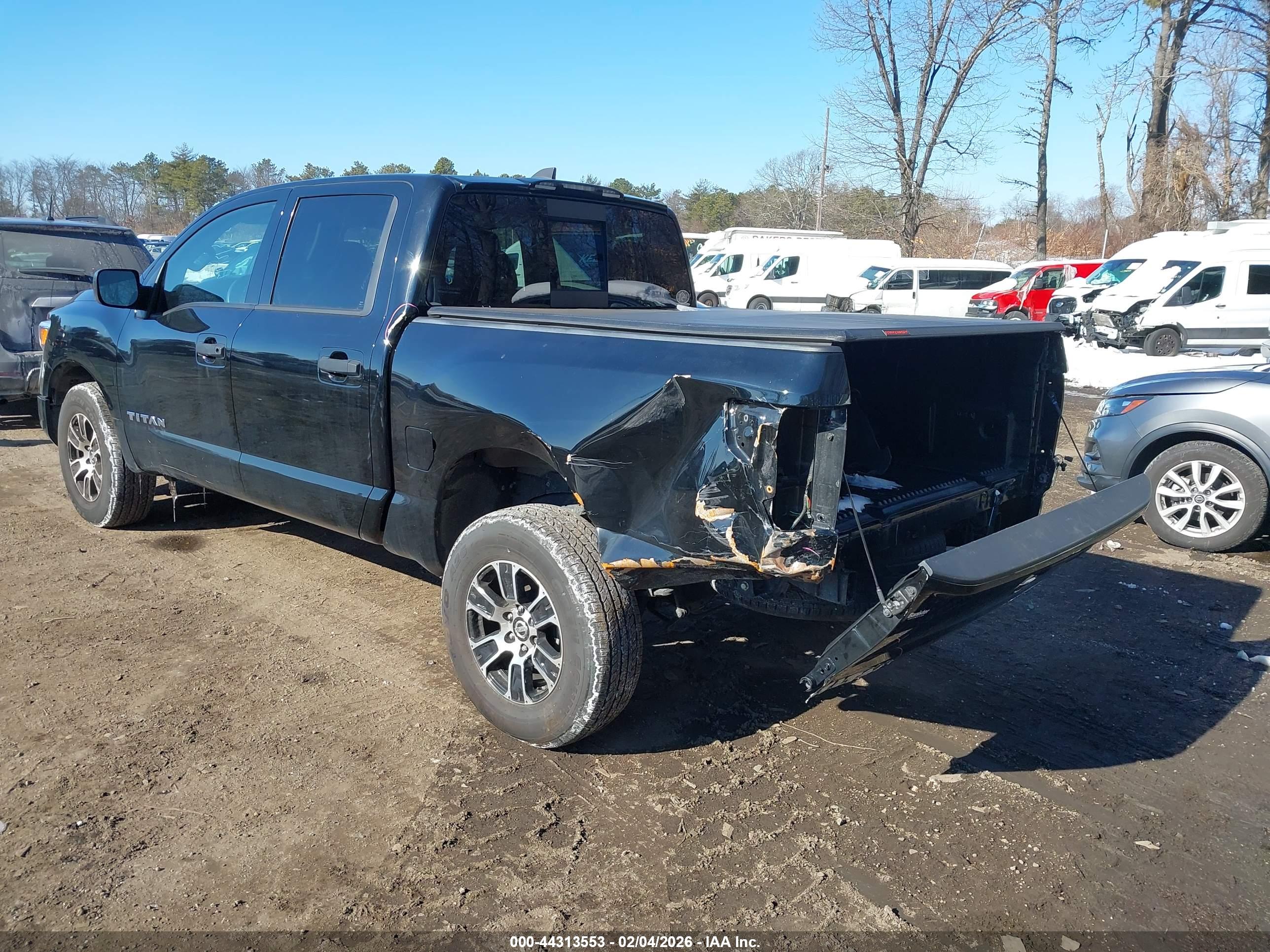 NISSAN TITAN image 3
