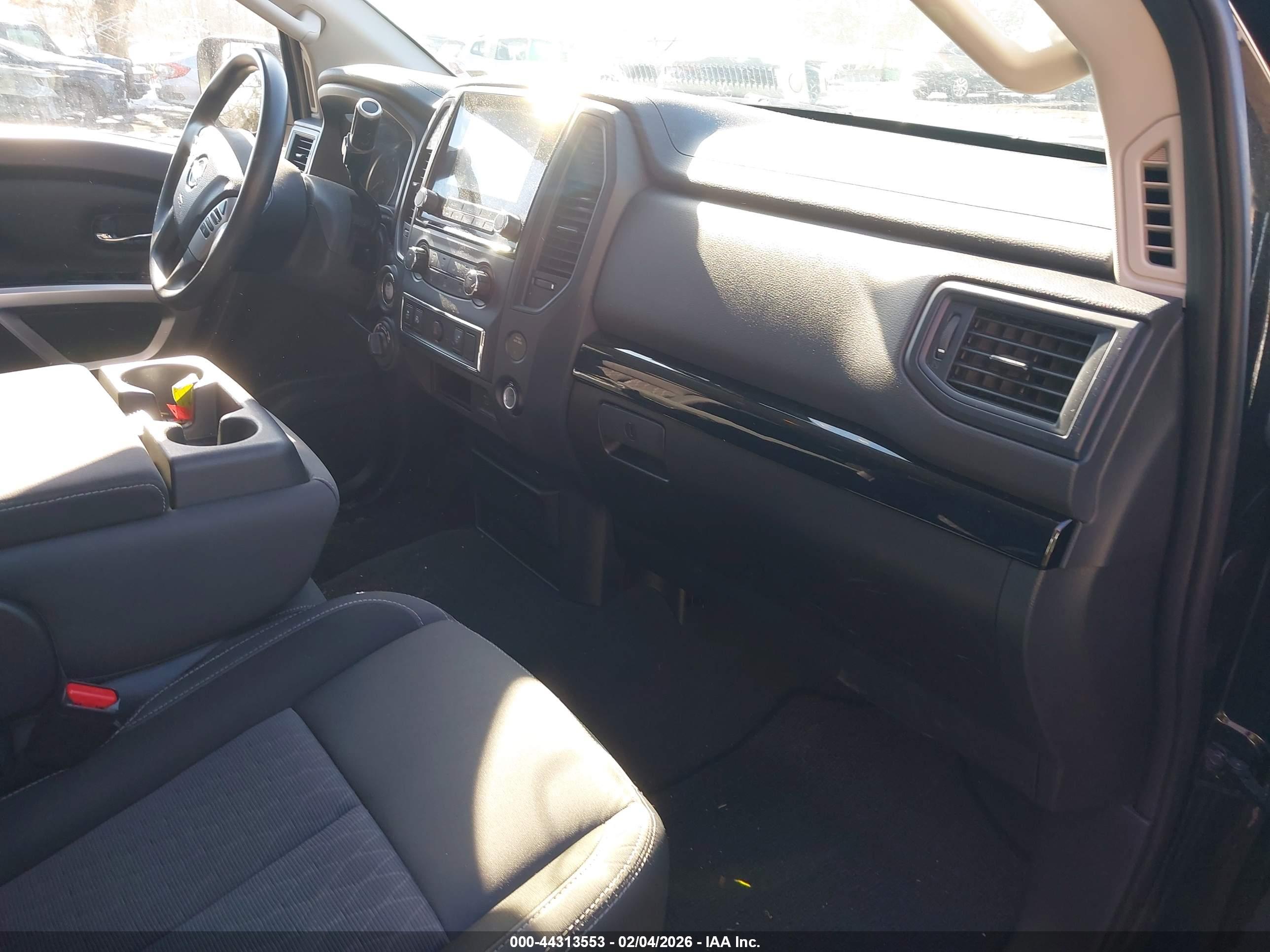 NISSAN TITAN image 5