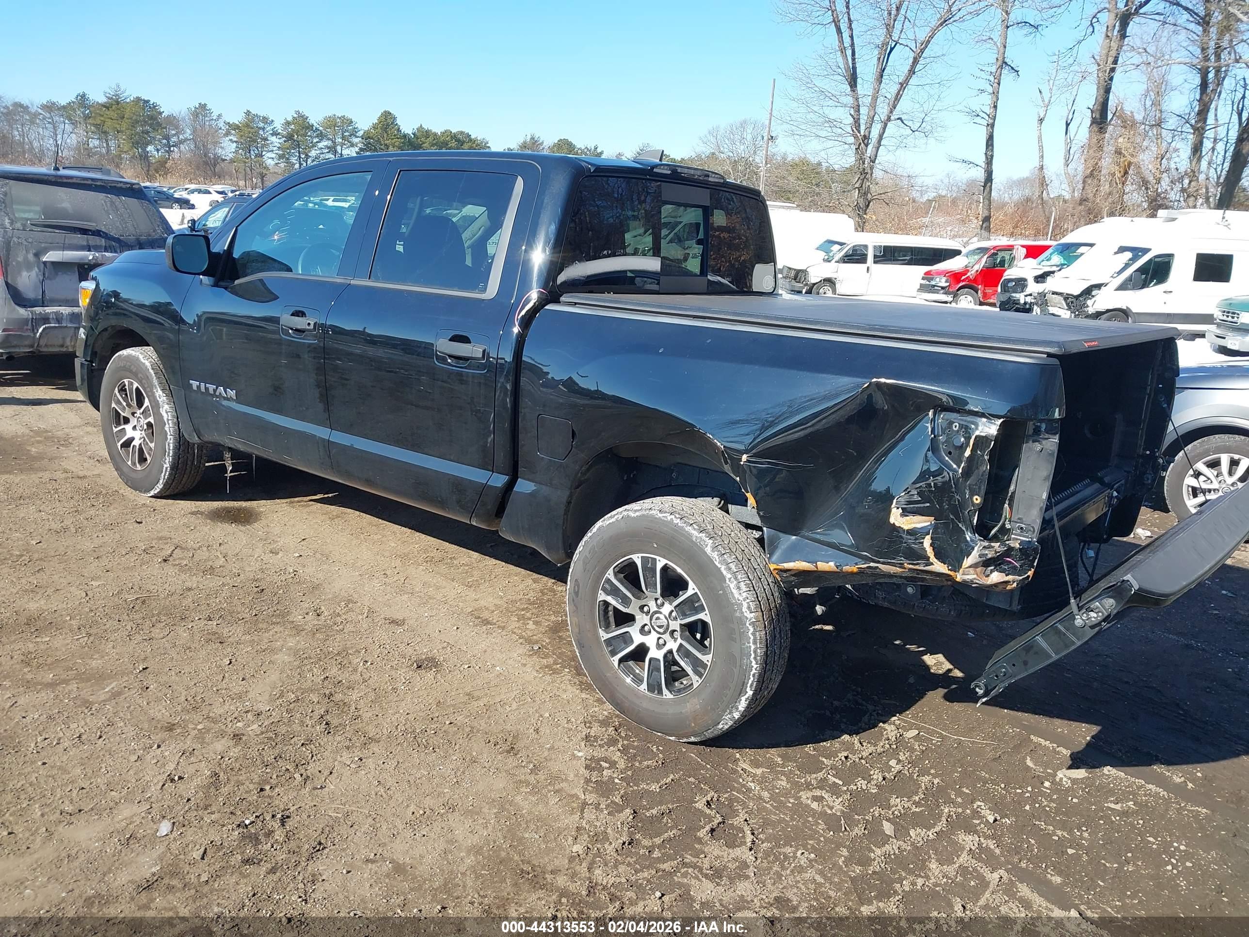 NISSAN TITAN image 6
