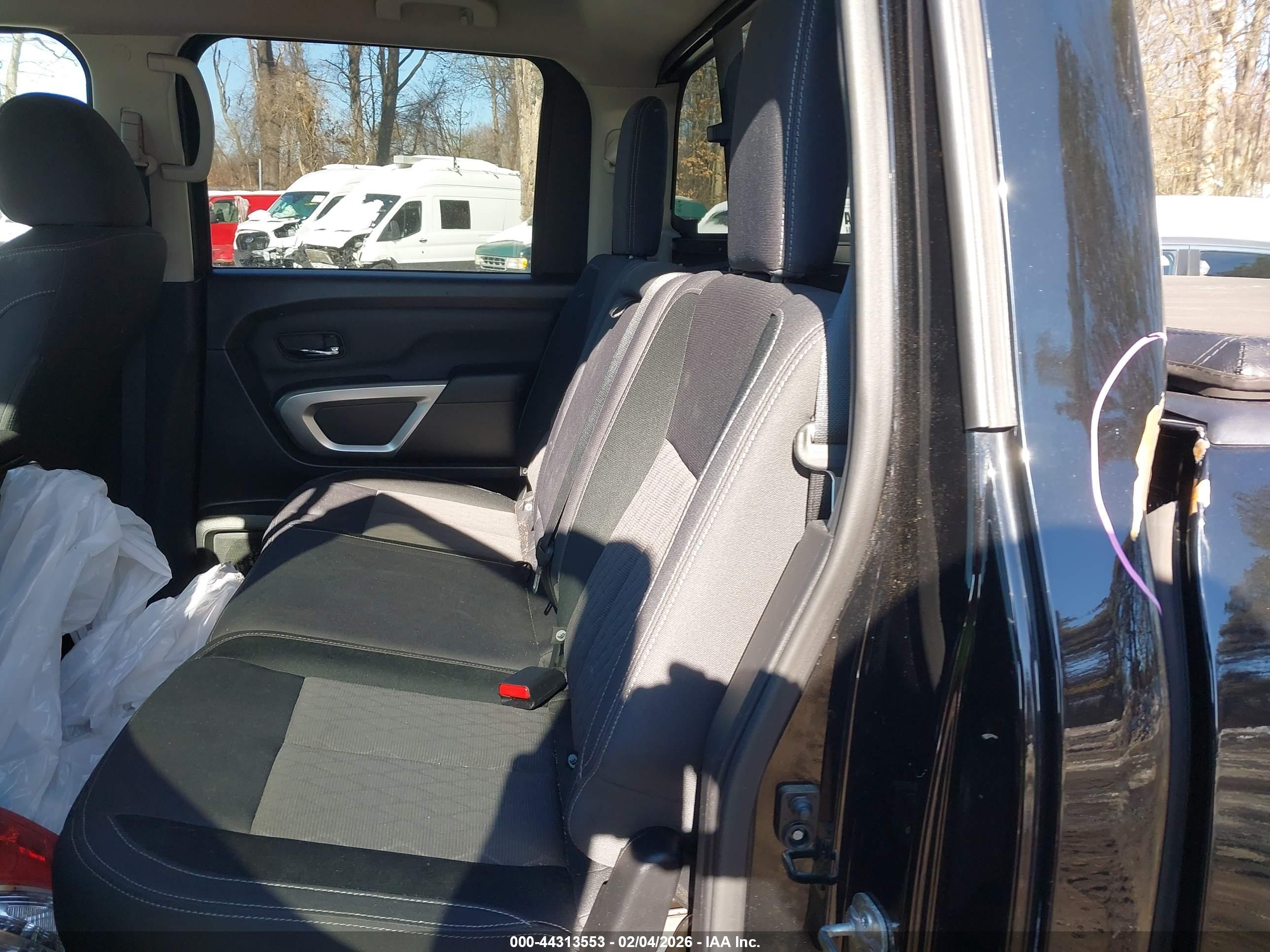 NISSAN TITAN image 8