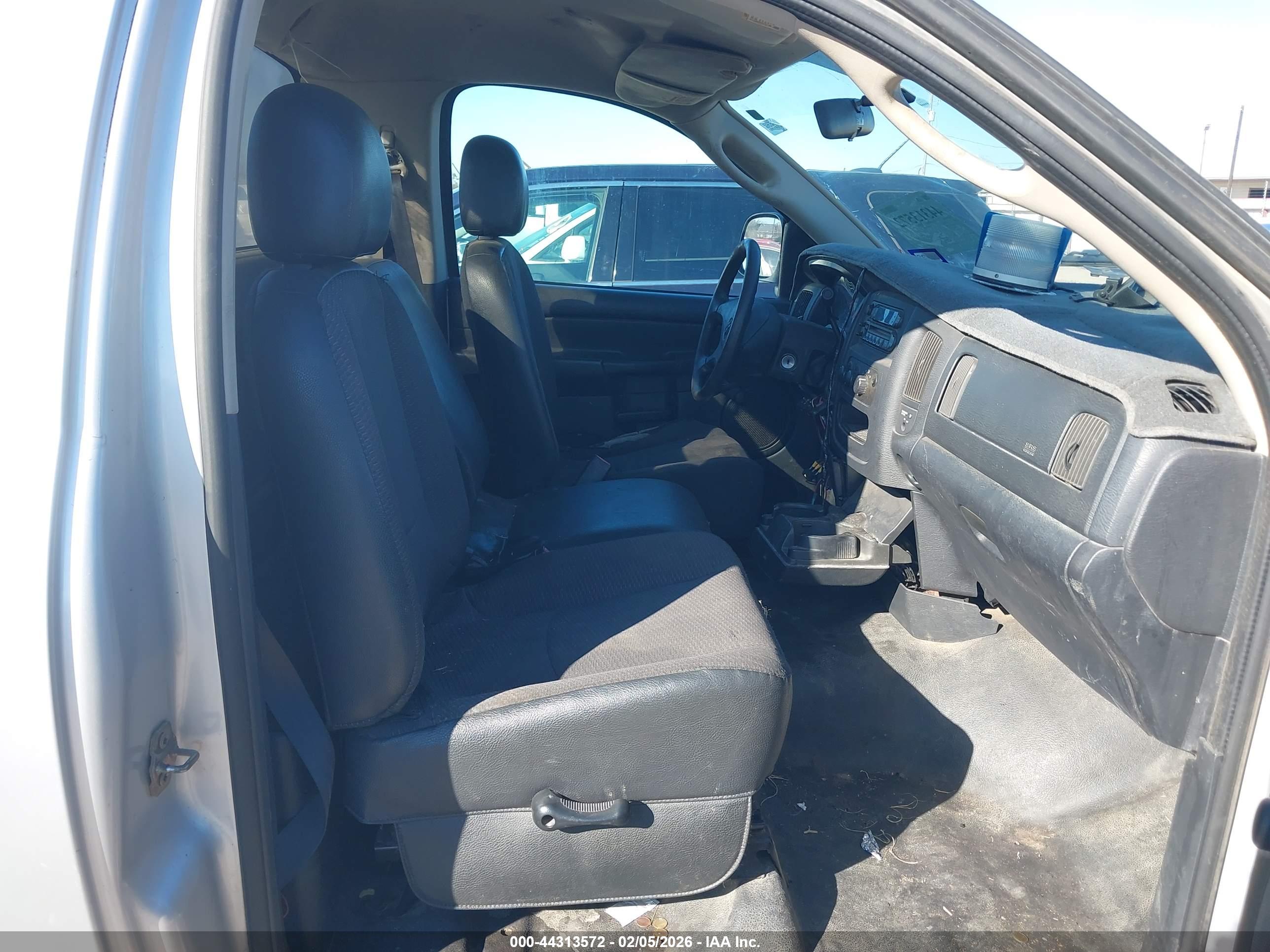 DODGE RAM image 5