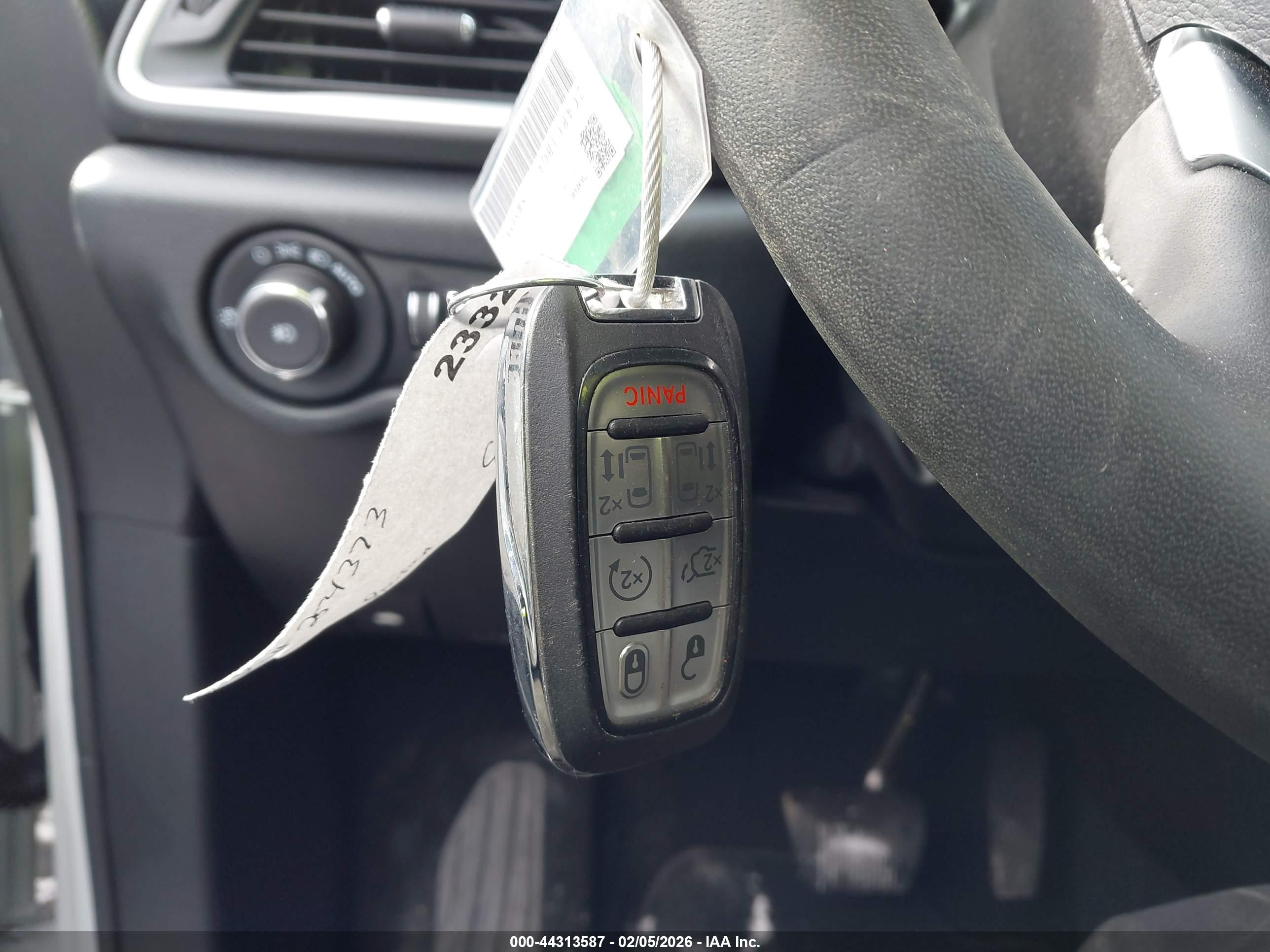 CHRYSLER PACIFICA image 11