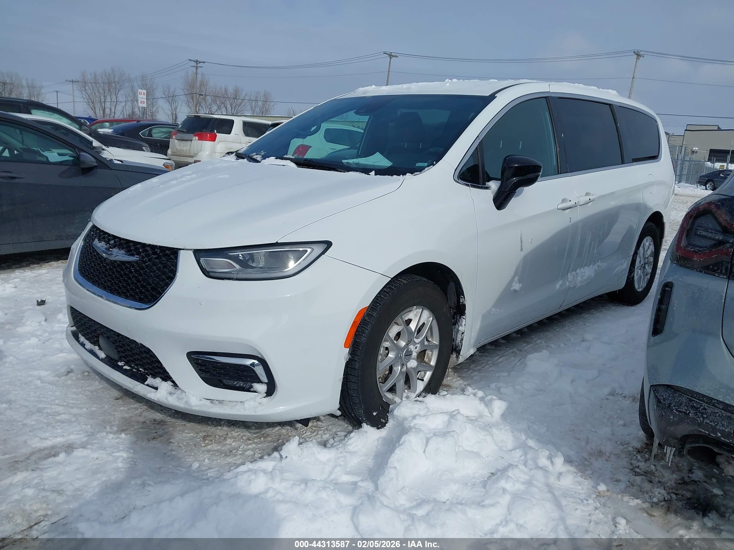 CHRYSLER PACIFICA image 2