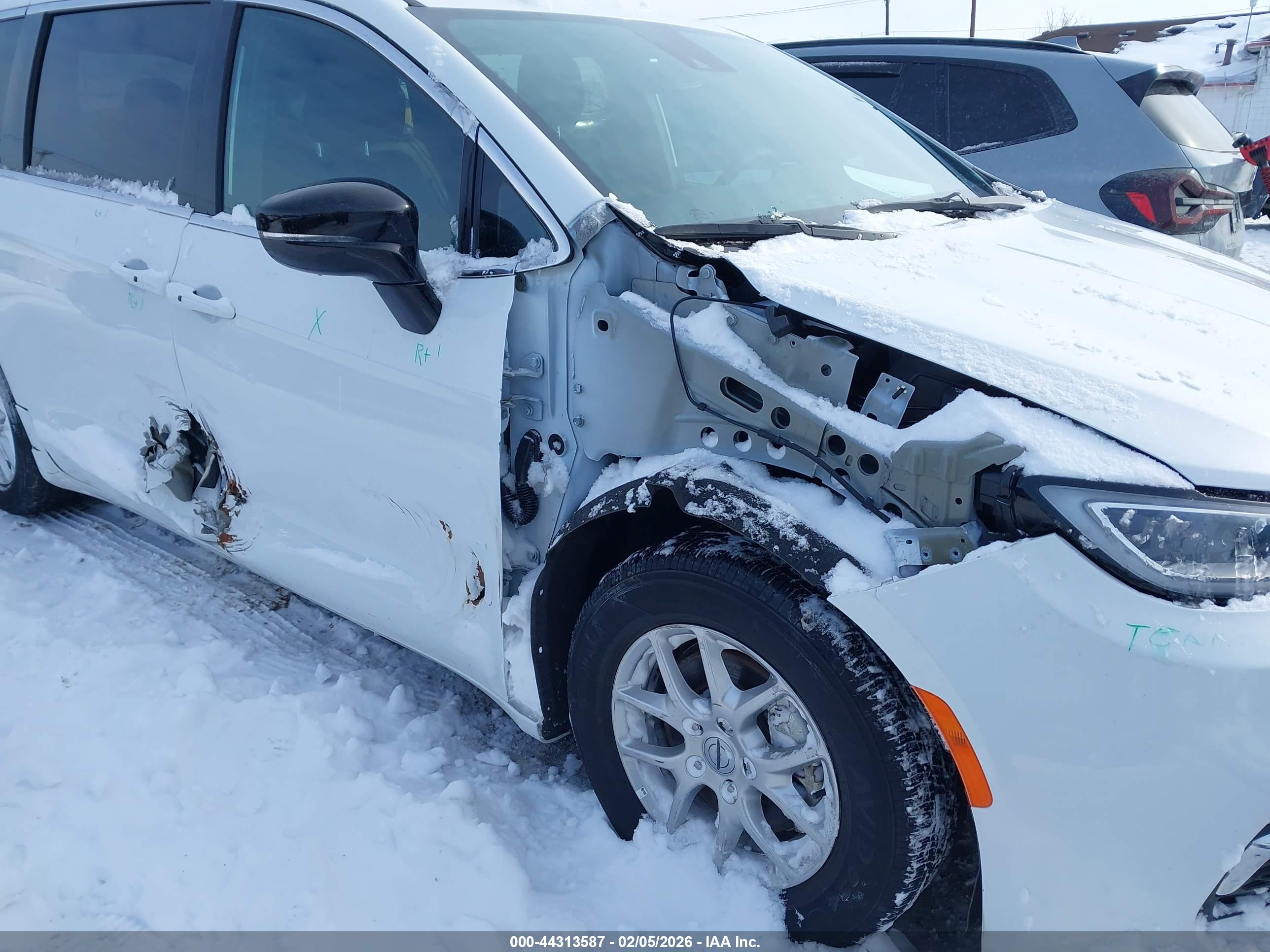 CHRYSLER PACIFICA image 6
