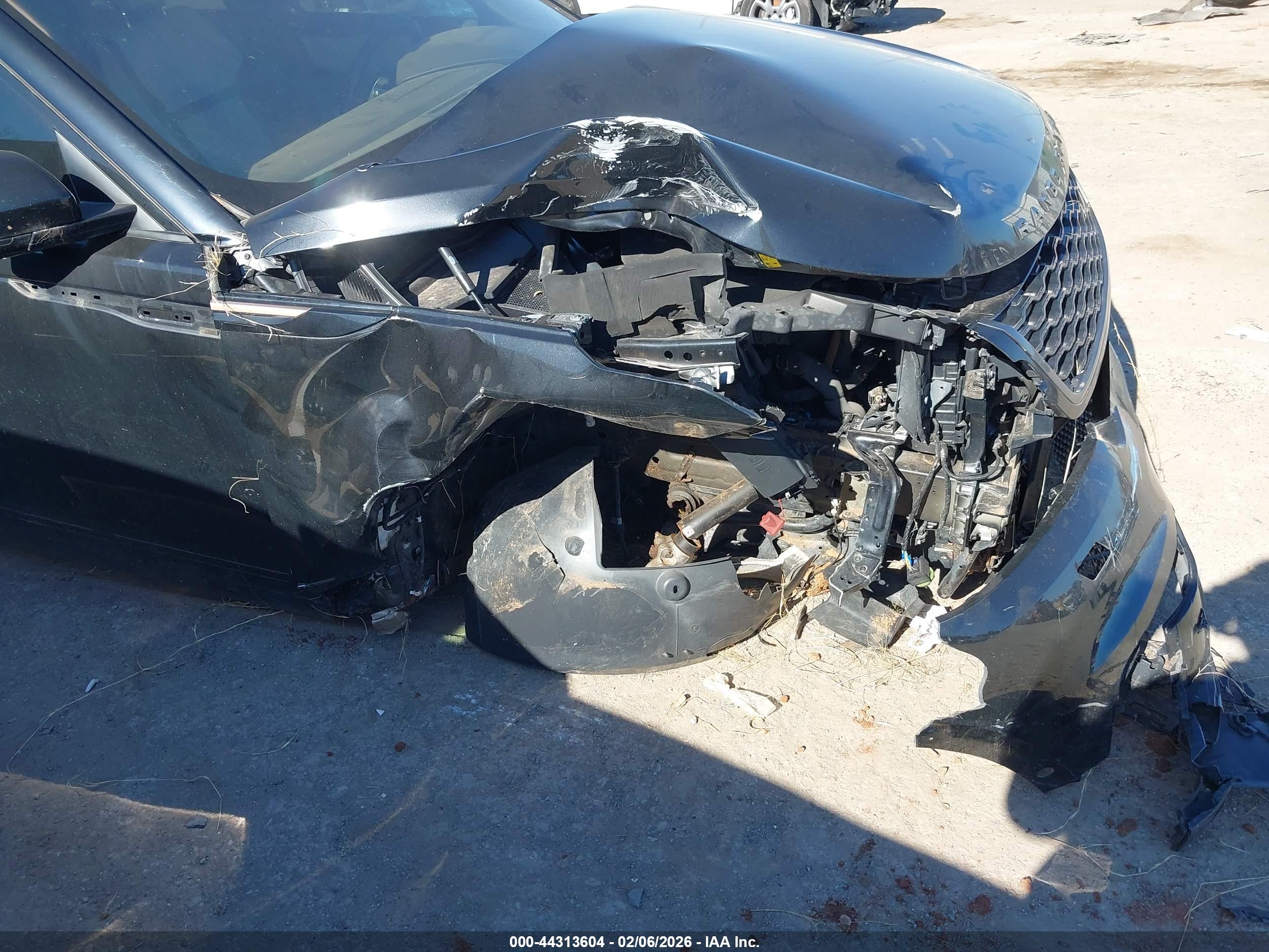 LAND ROVER image 6