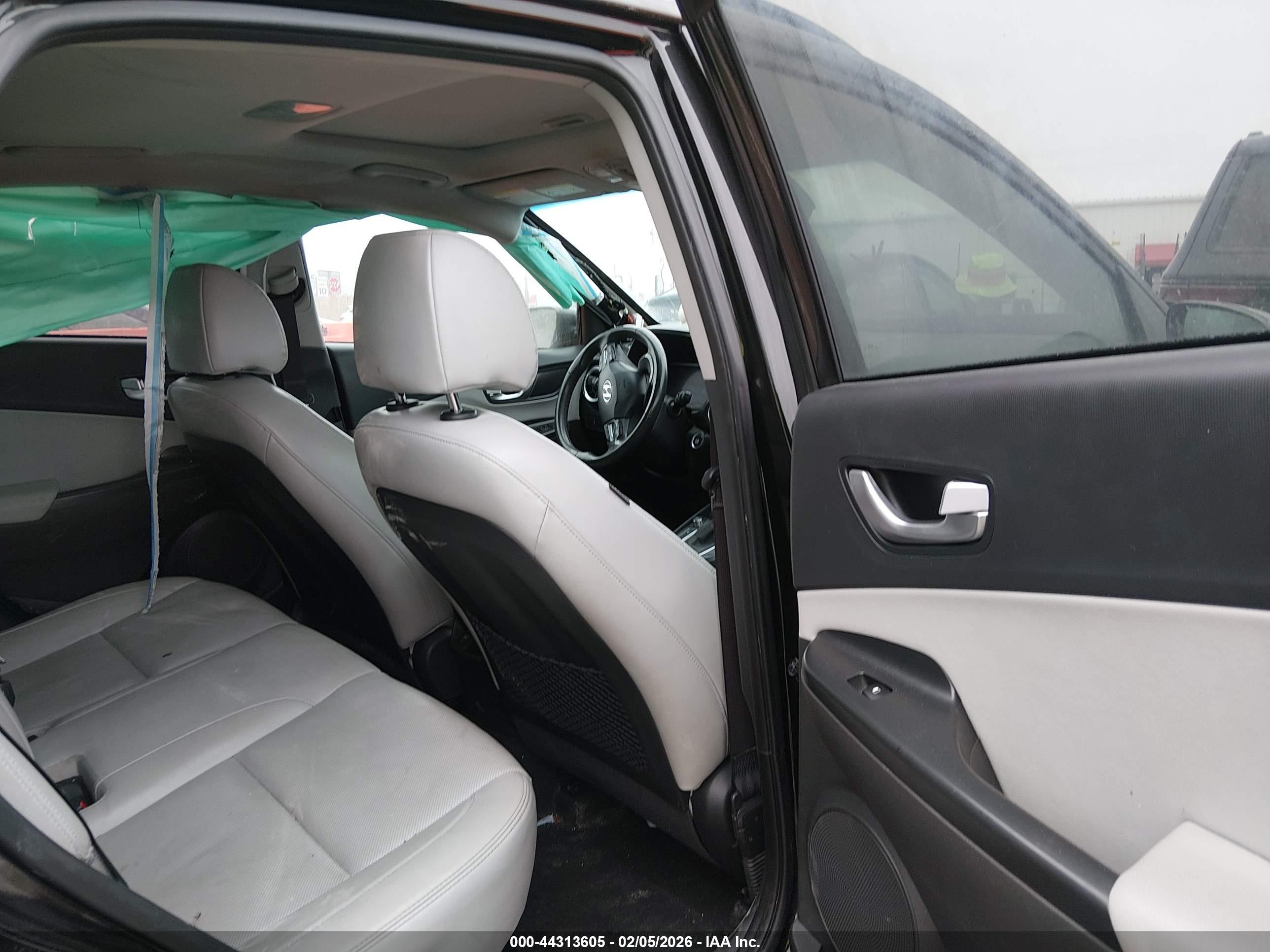 HYUNDAI KONA image 8