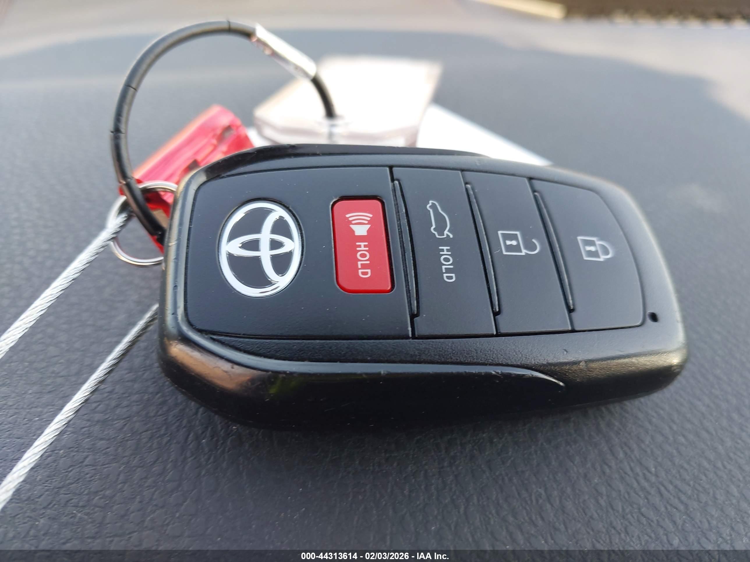TOYOTA CAMRY image 11