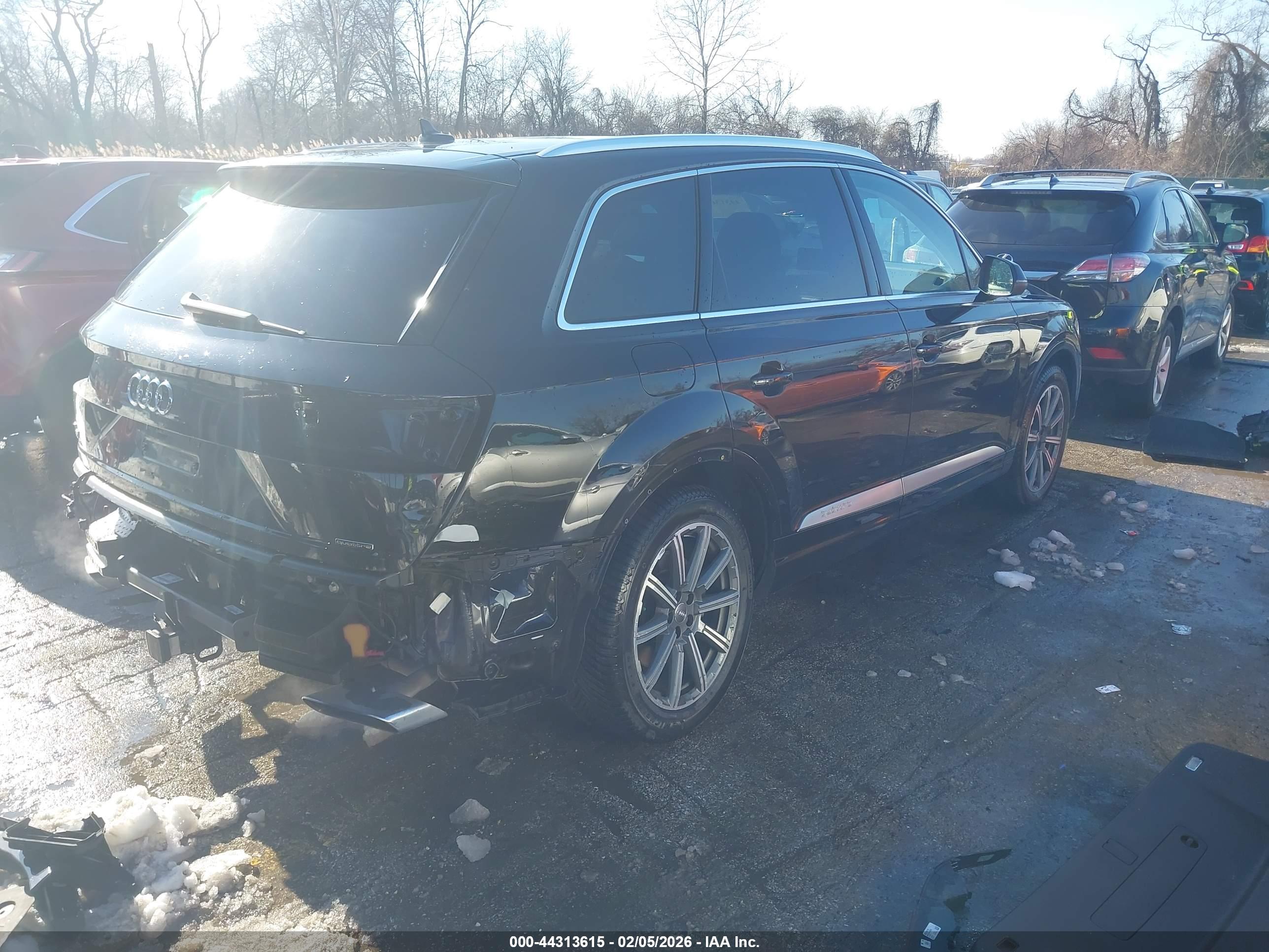 AUDI Q7 image 4