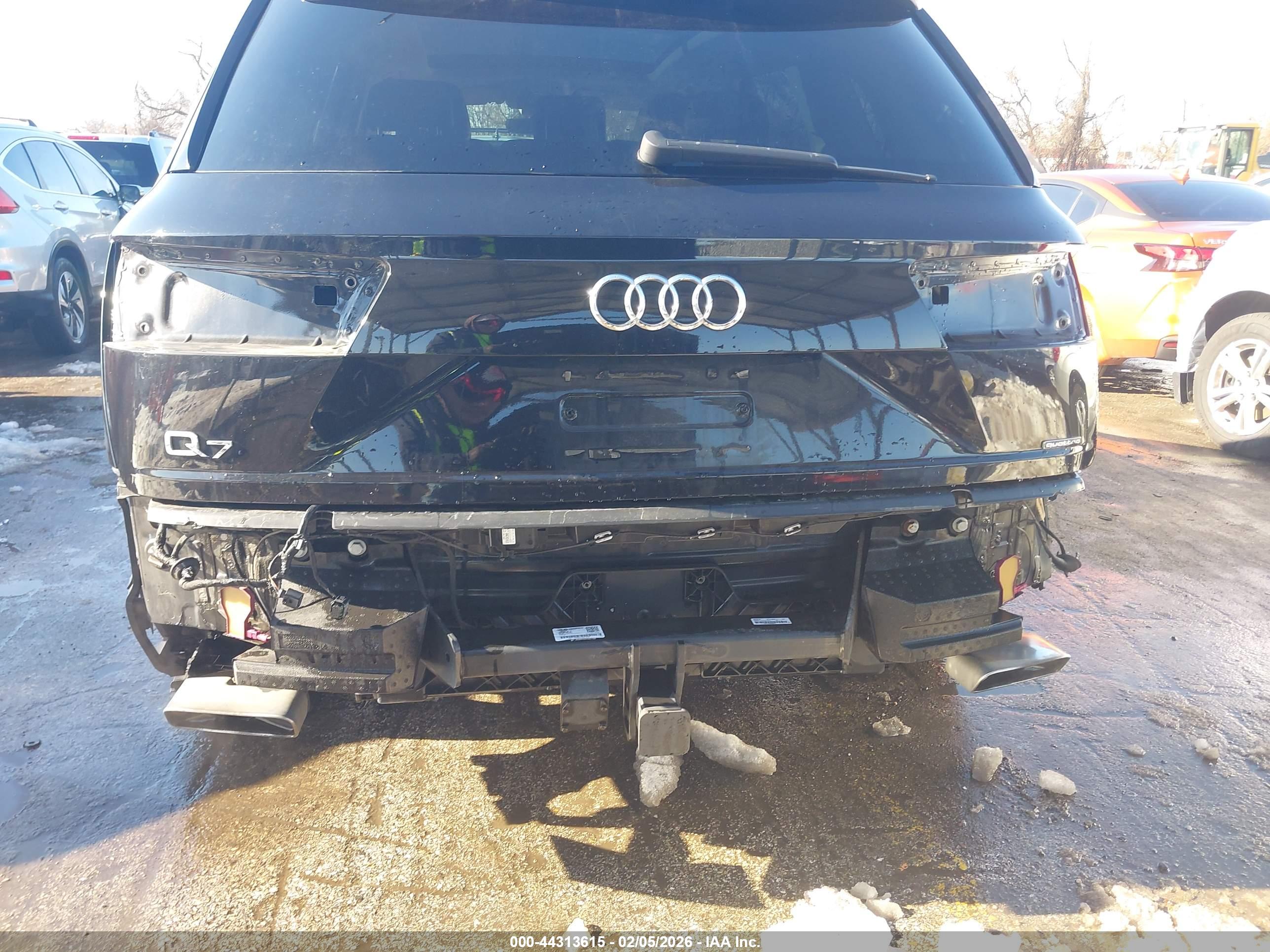 AUDI Q7 image 6