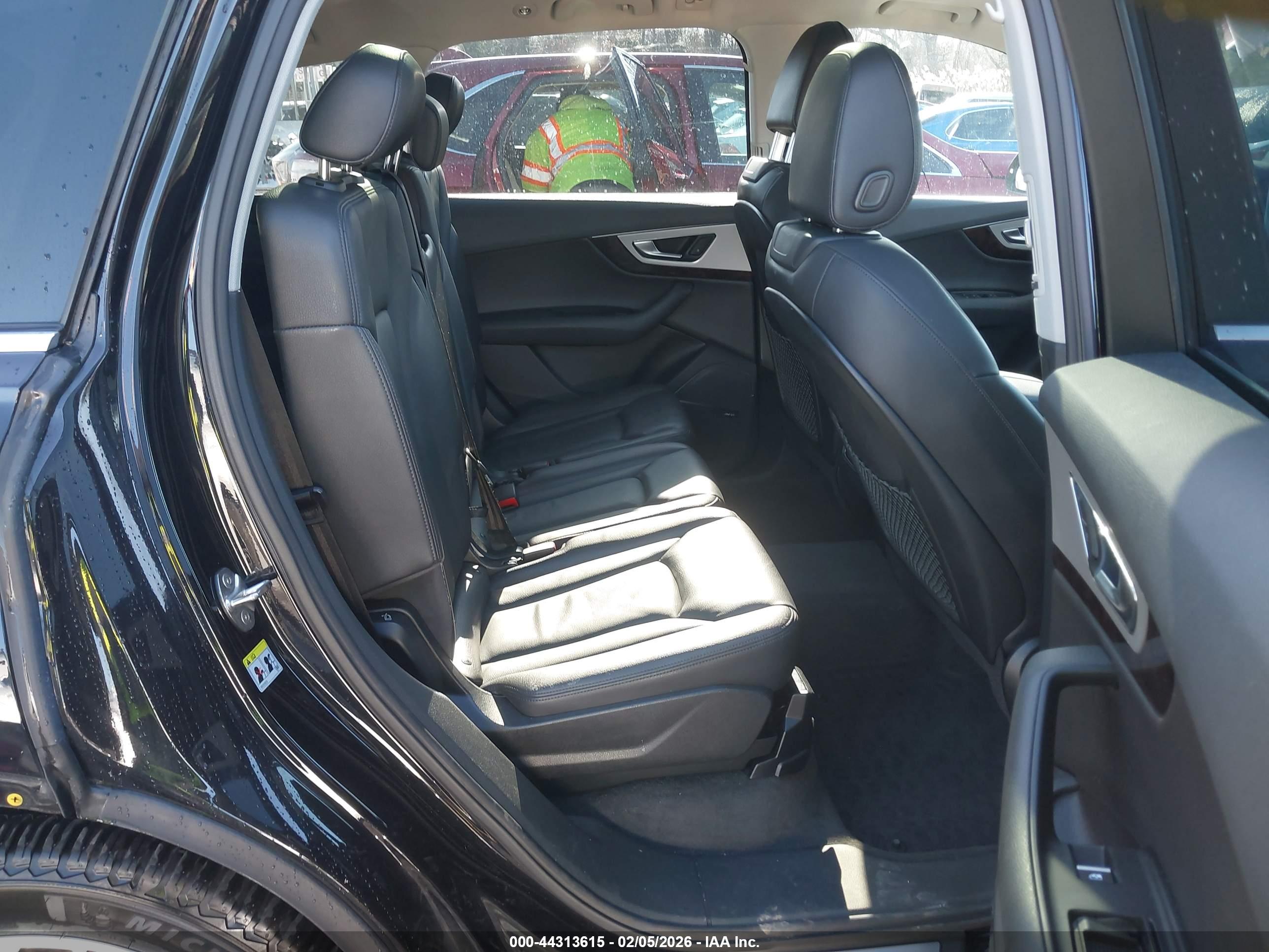 AUDI Q7 image 8