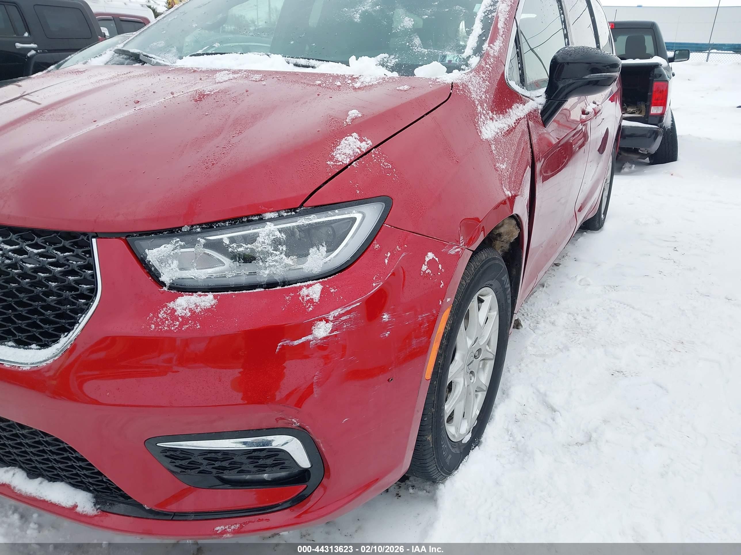 CHRYSLER PACIFICA image 6