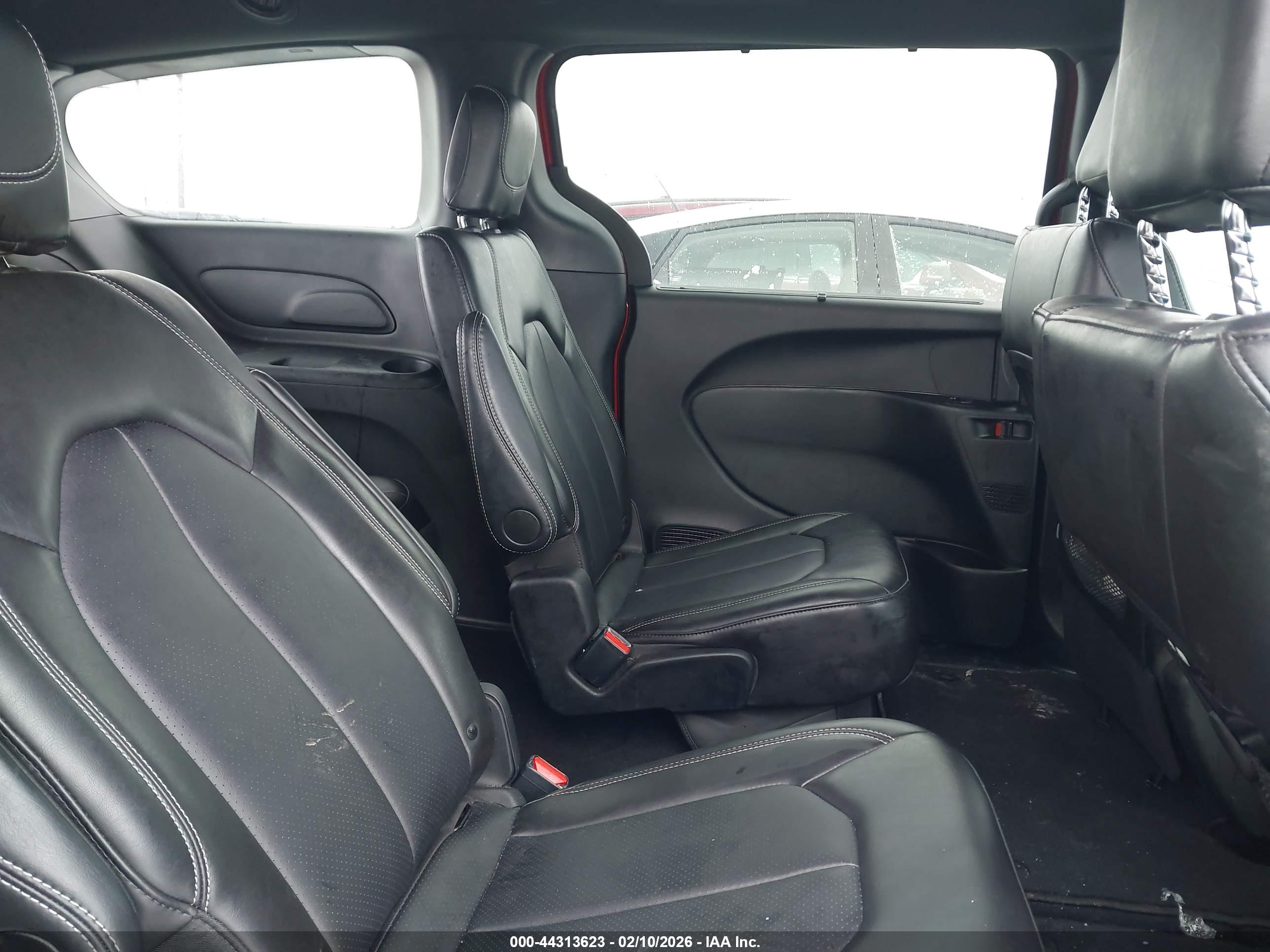 CHRYSLER PACIFICA image 8