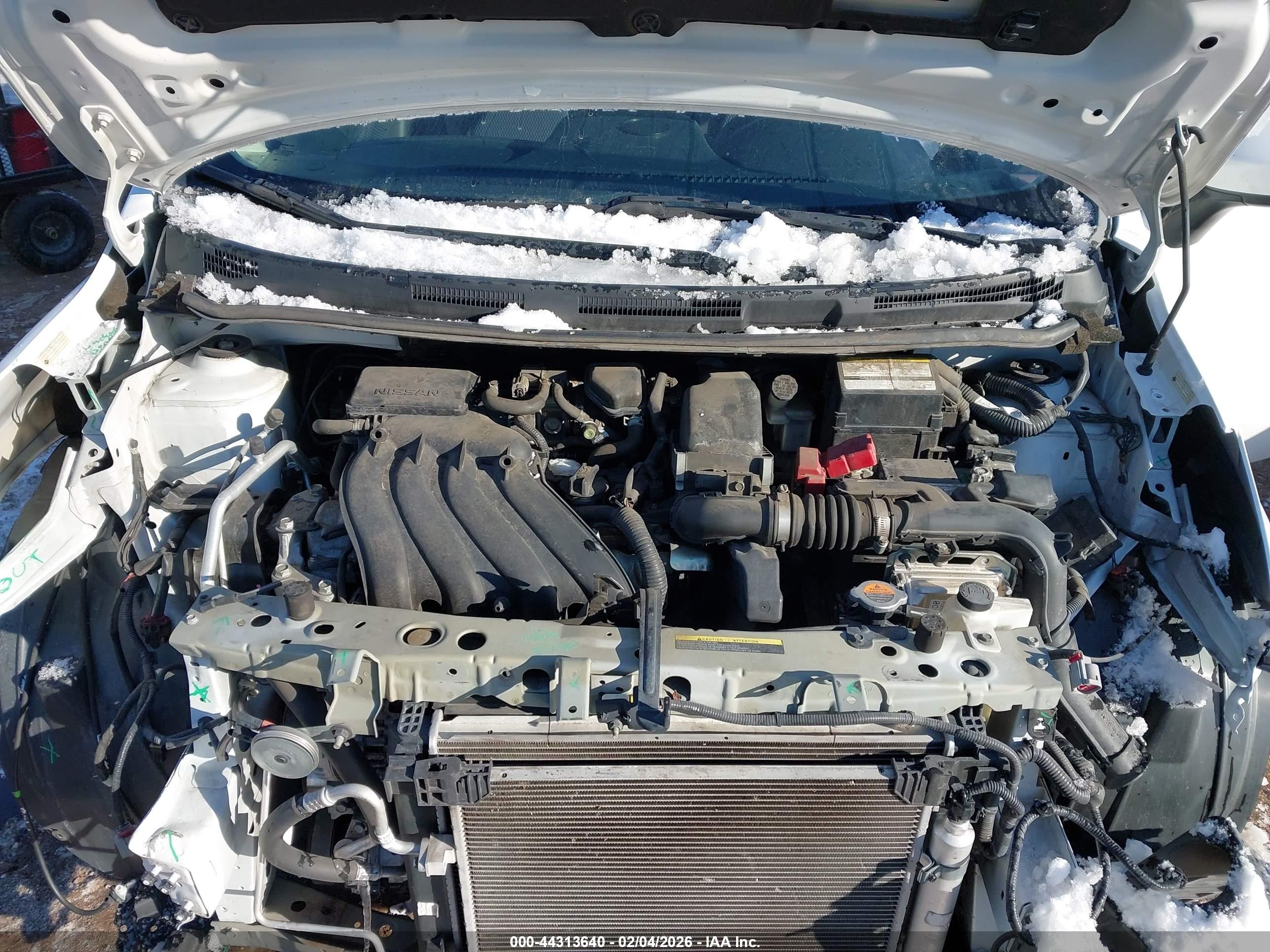 NISSAN VERSA image 10