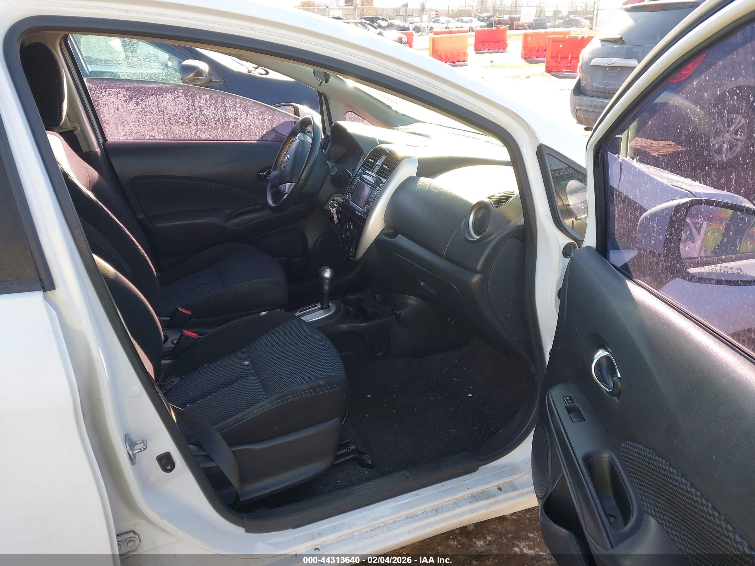 NISSAN VERSA image 5