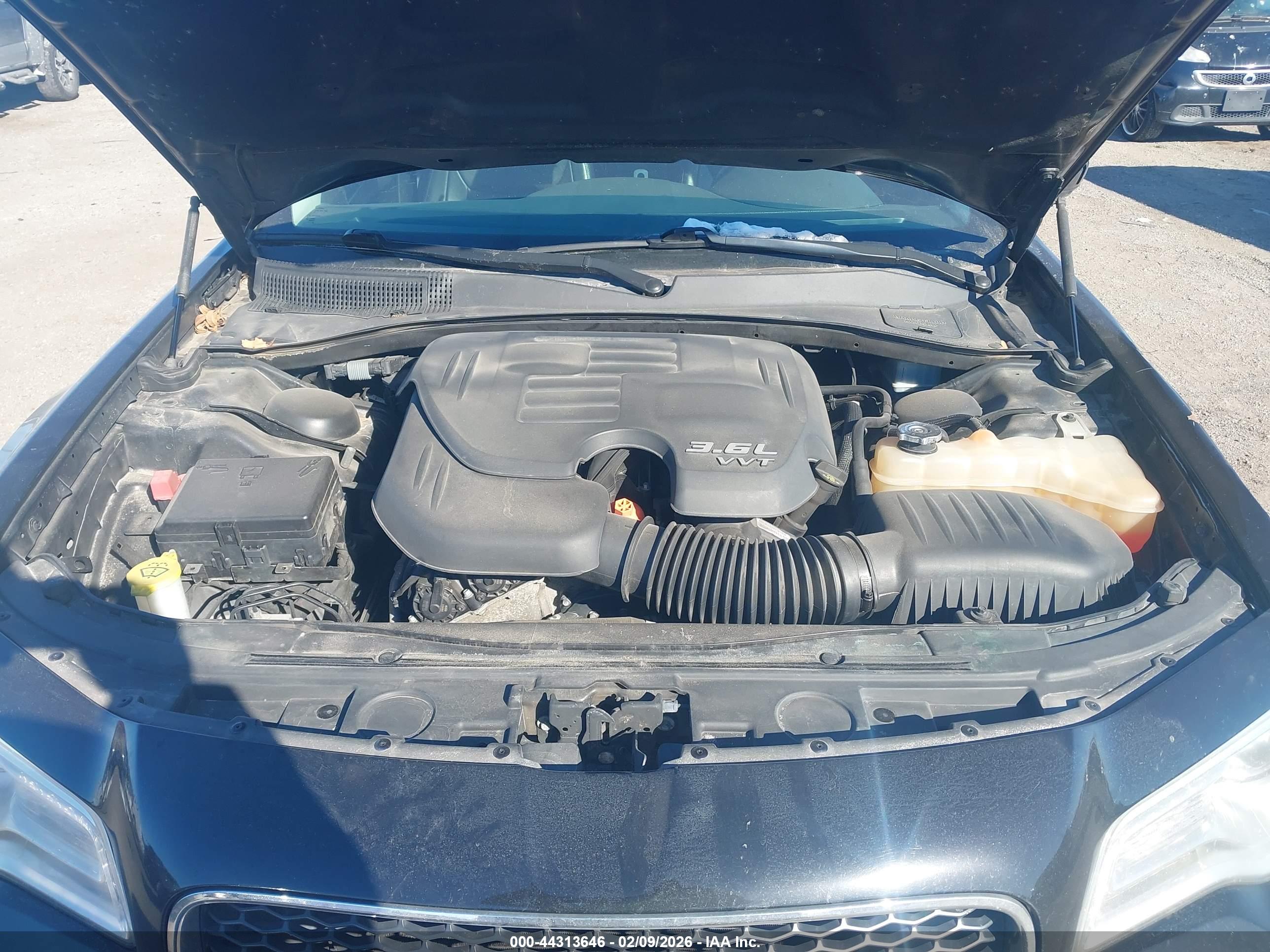 CHRYSLER 300 image 10