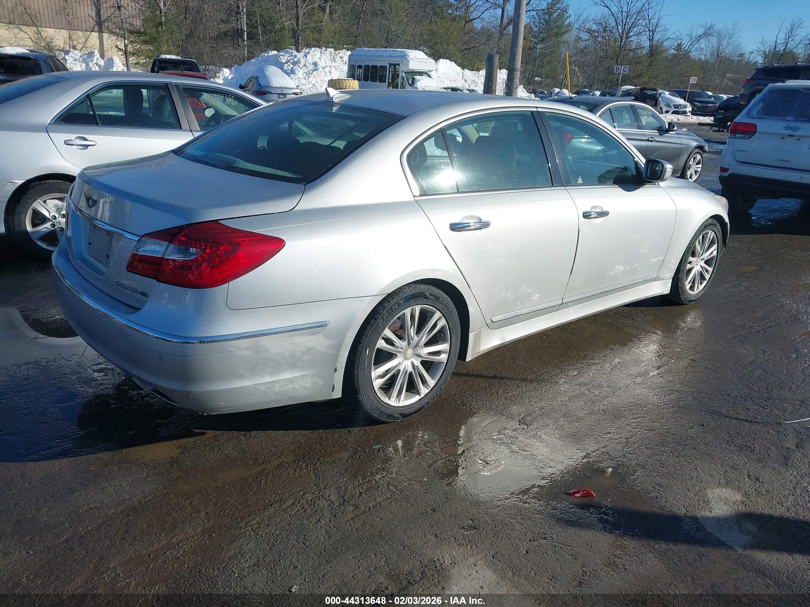 HYUNDAI GENESIS image 4