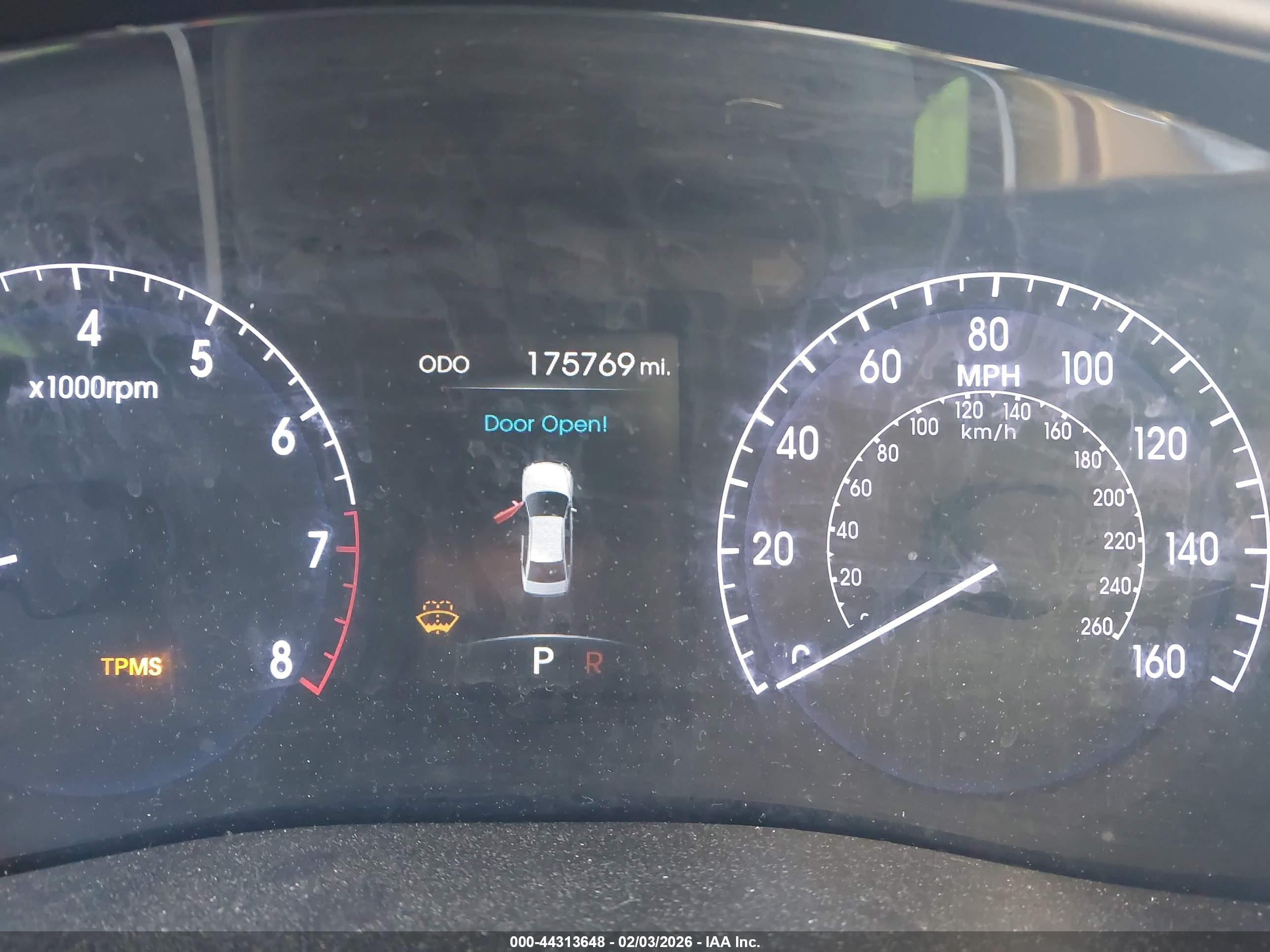 HYUNDAI GENESIS image 7