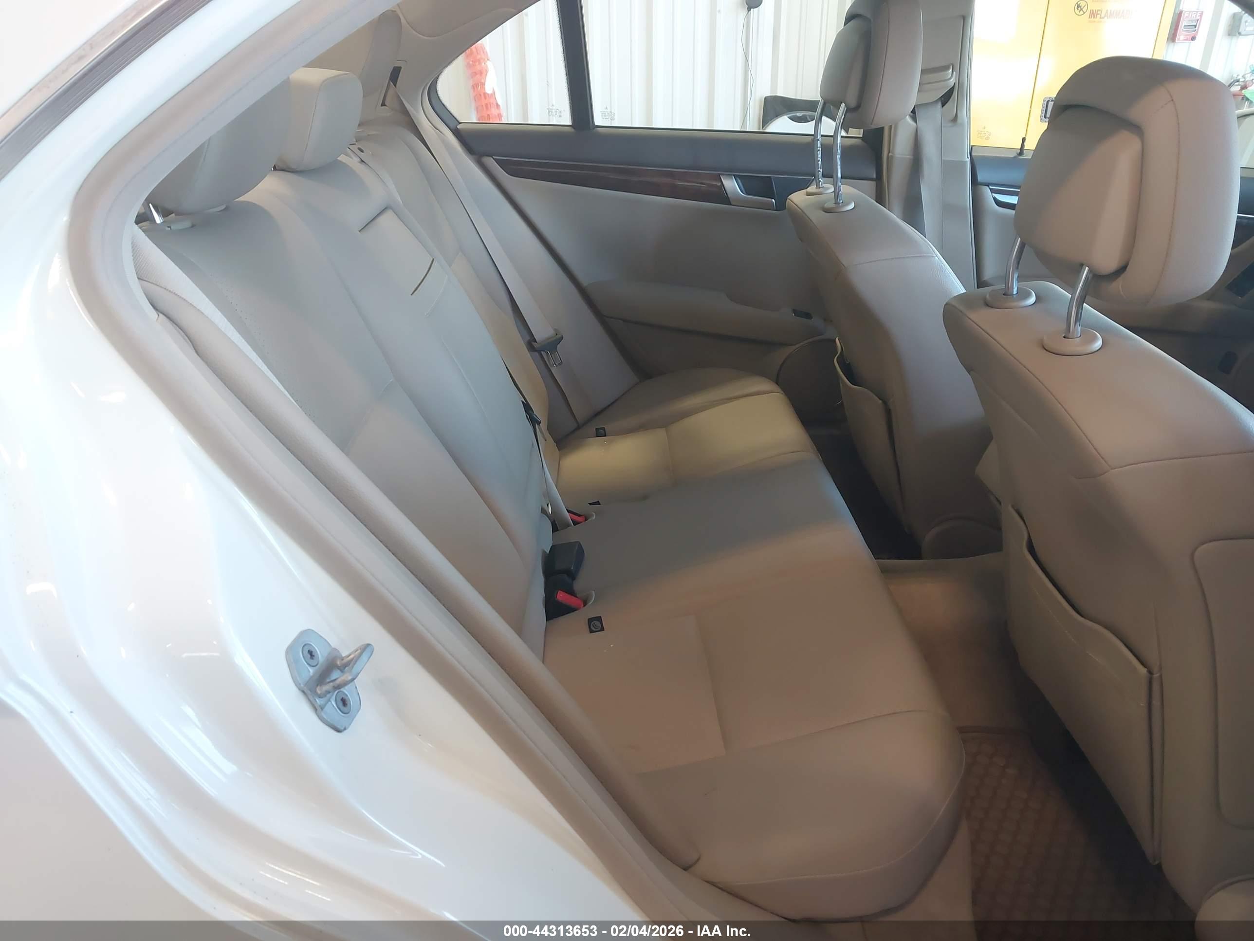 MERCEDES-BENZ C image 8