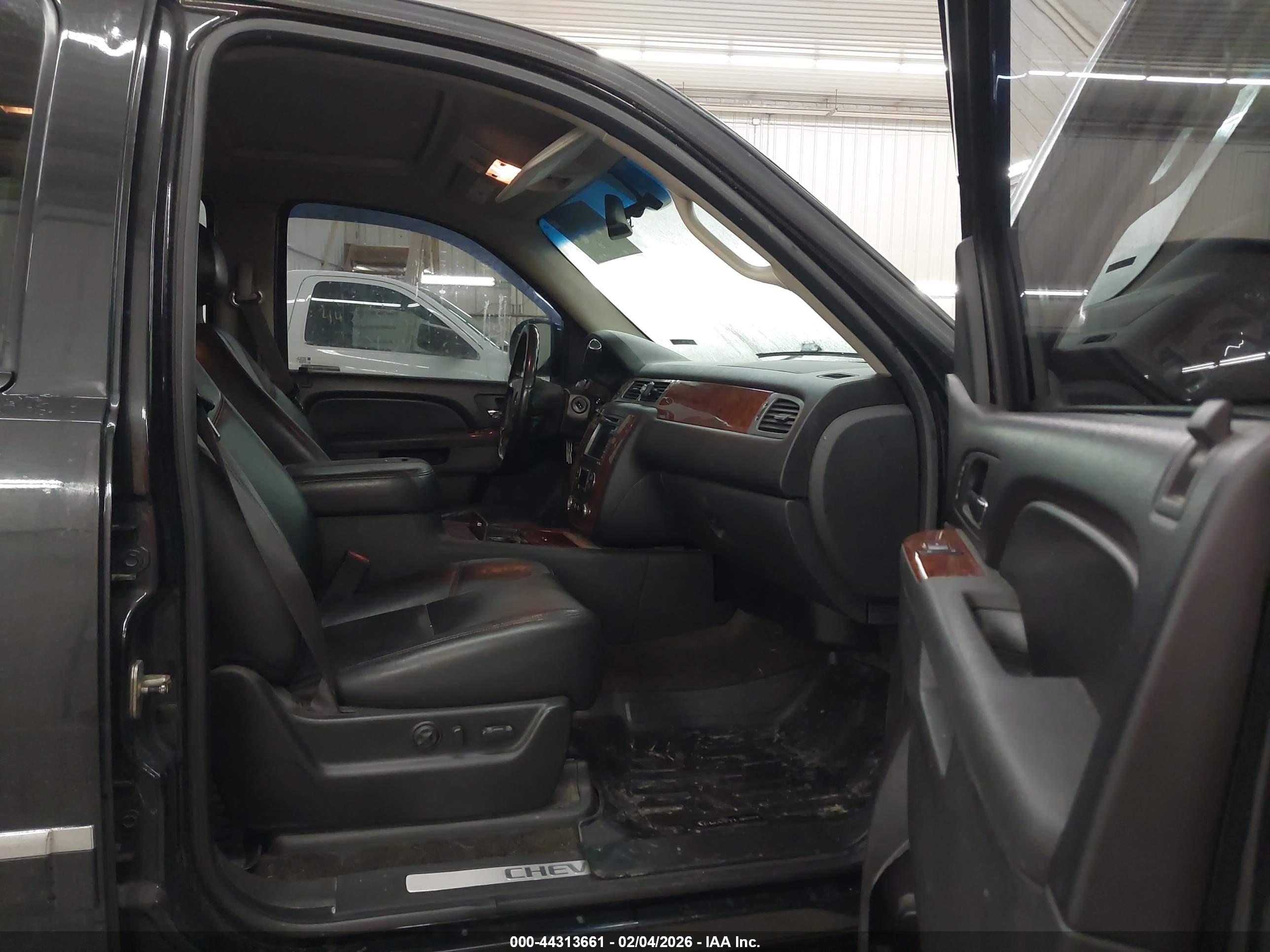 CHEVROLET TAHOE image 5