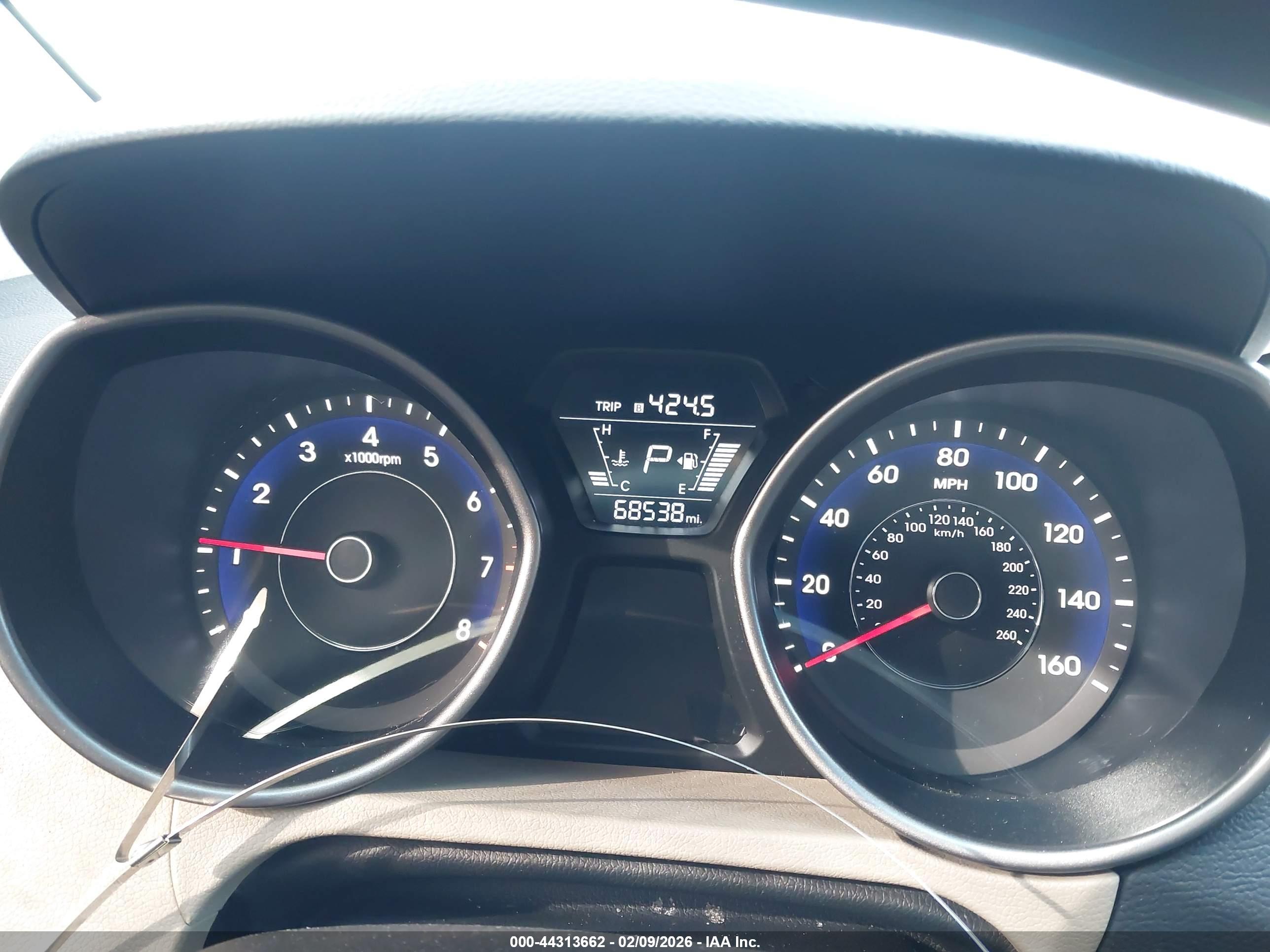 HYUNDAI ELANTRA image 7