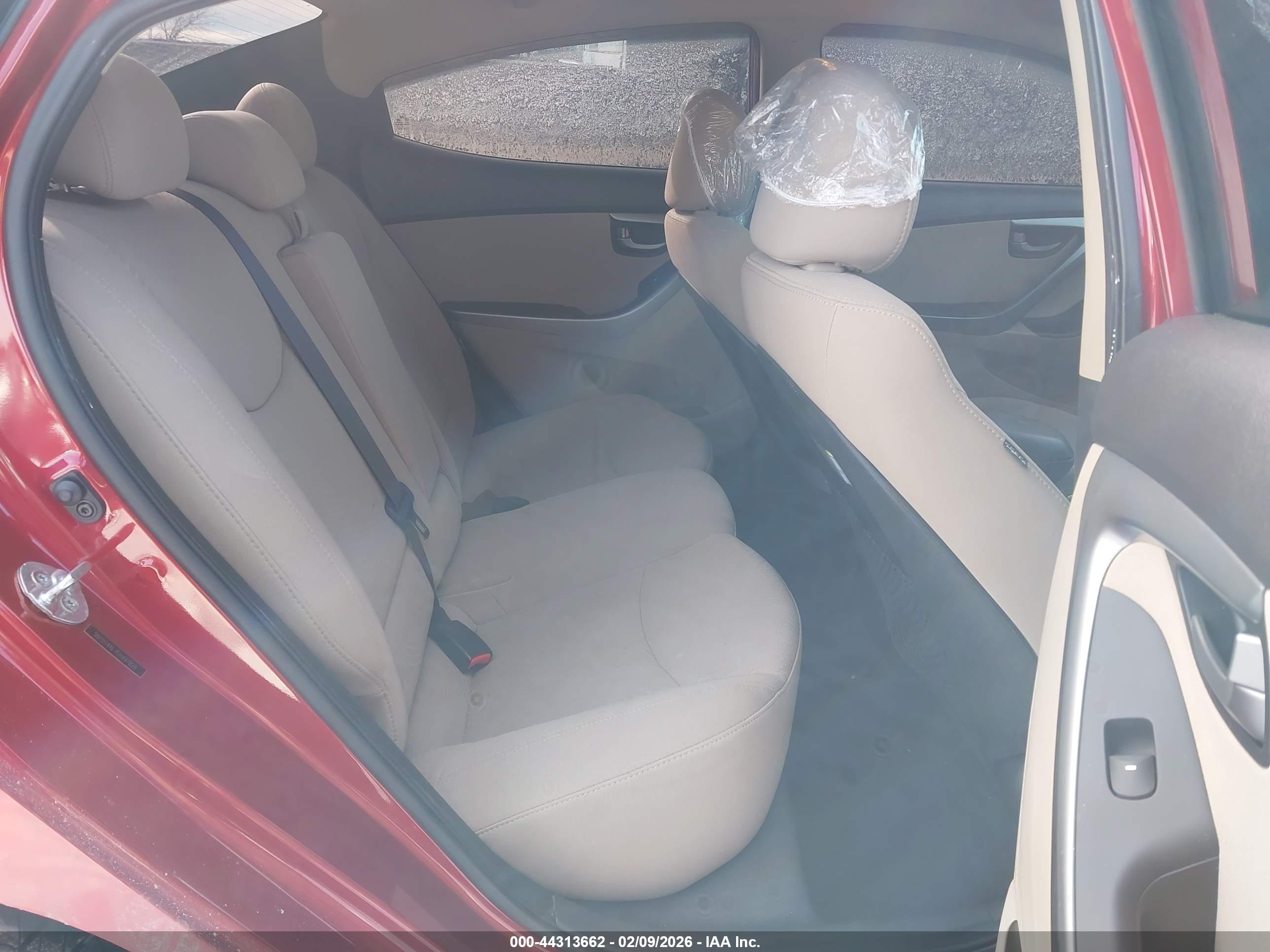 HYUNDAI ELANTRA image 8
