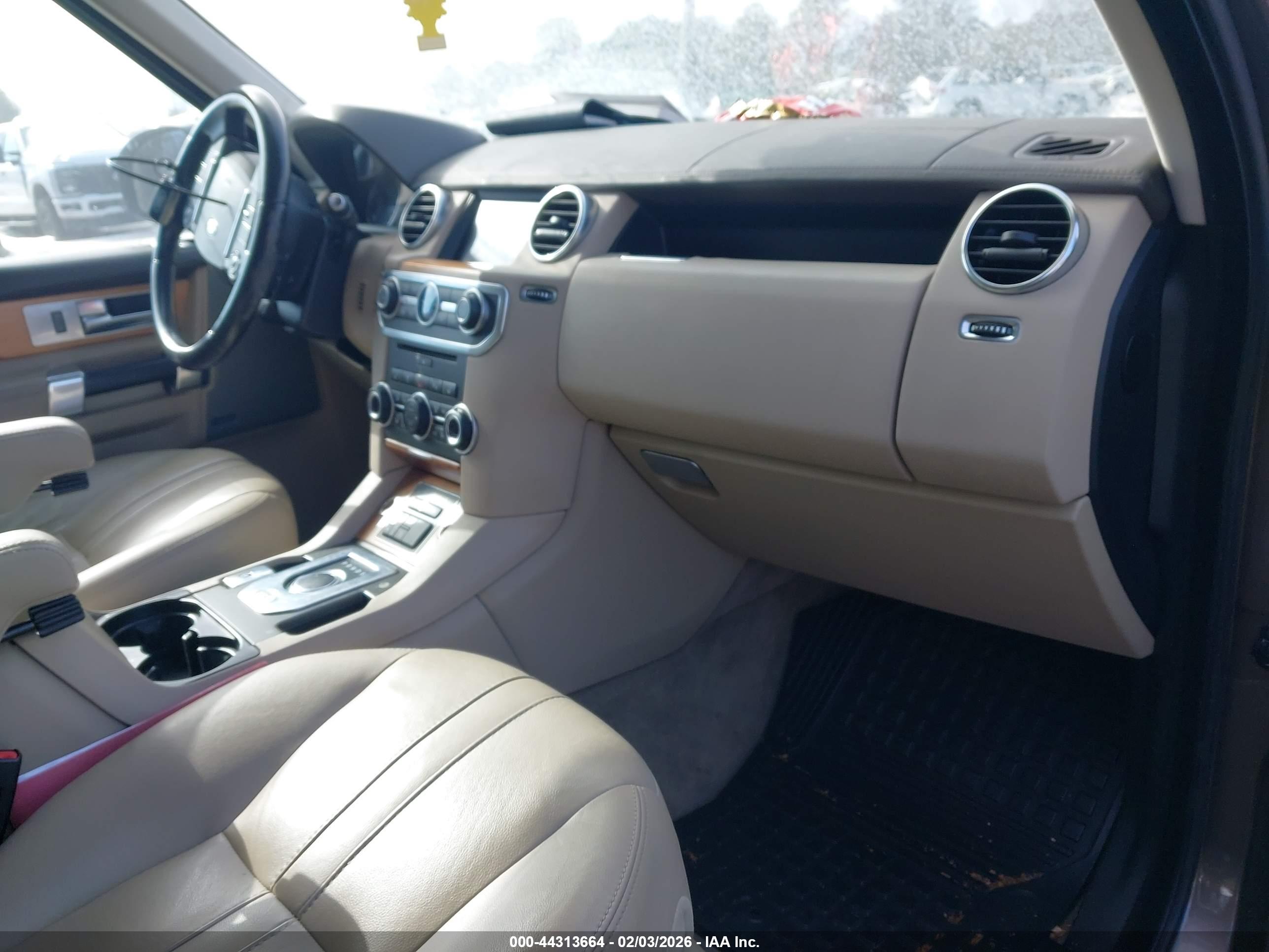 LAND ROVER image 5