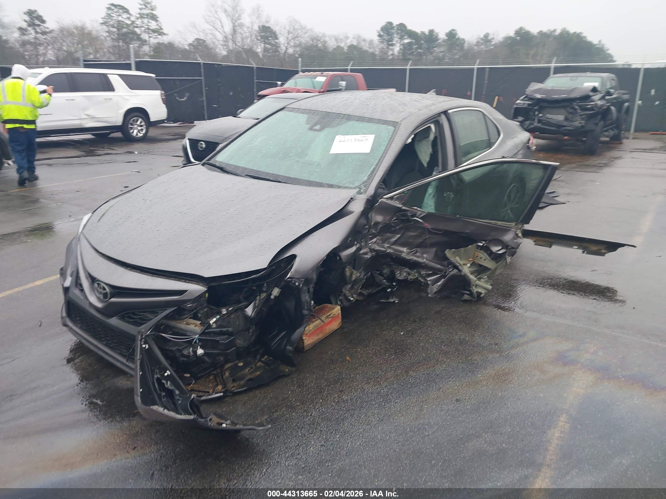 TOYOTA CAMRY image 2