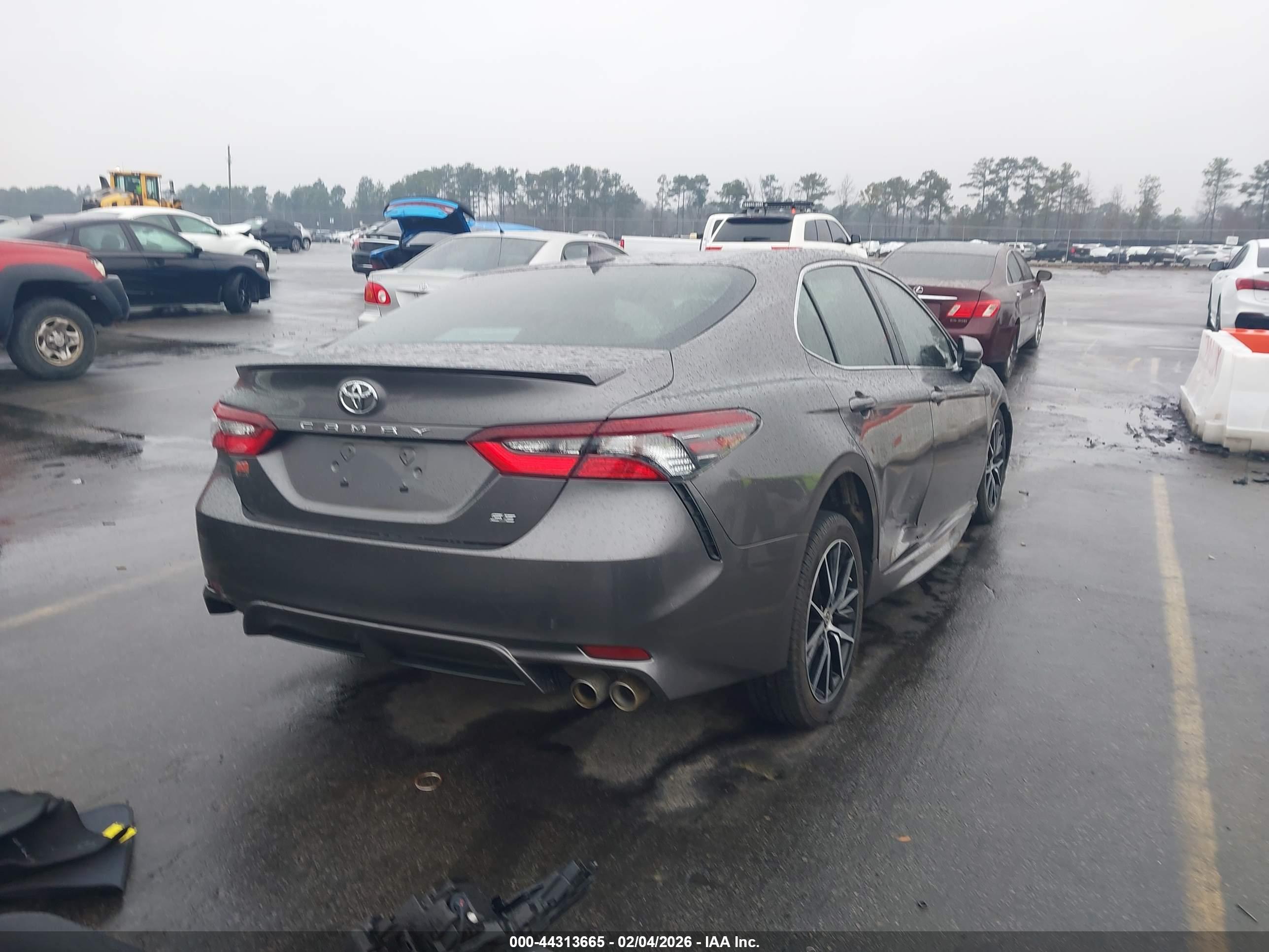 TOYOTA CAMRY image 4