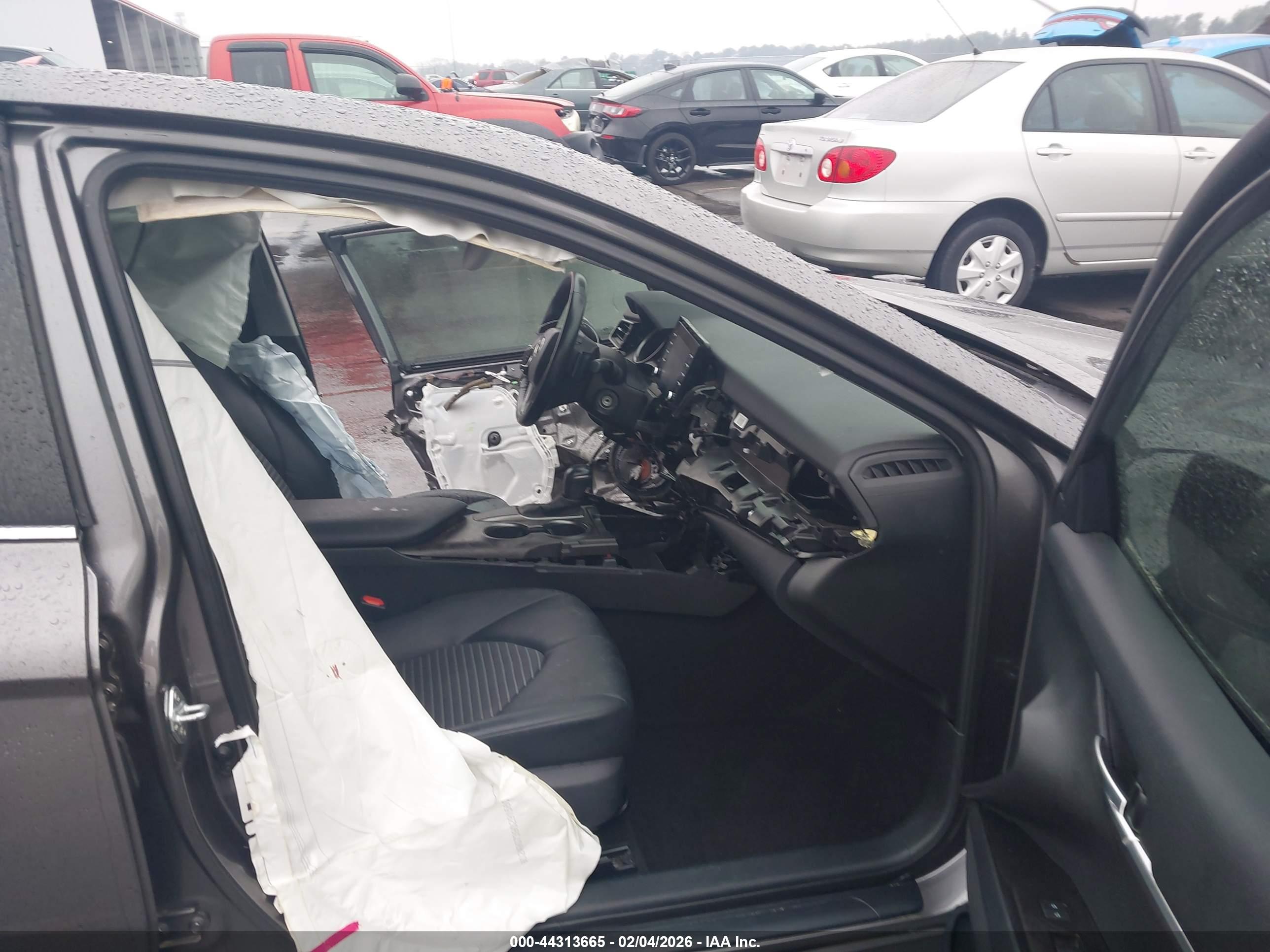 TOYOTA CAMRY image 5