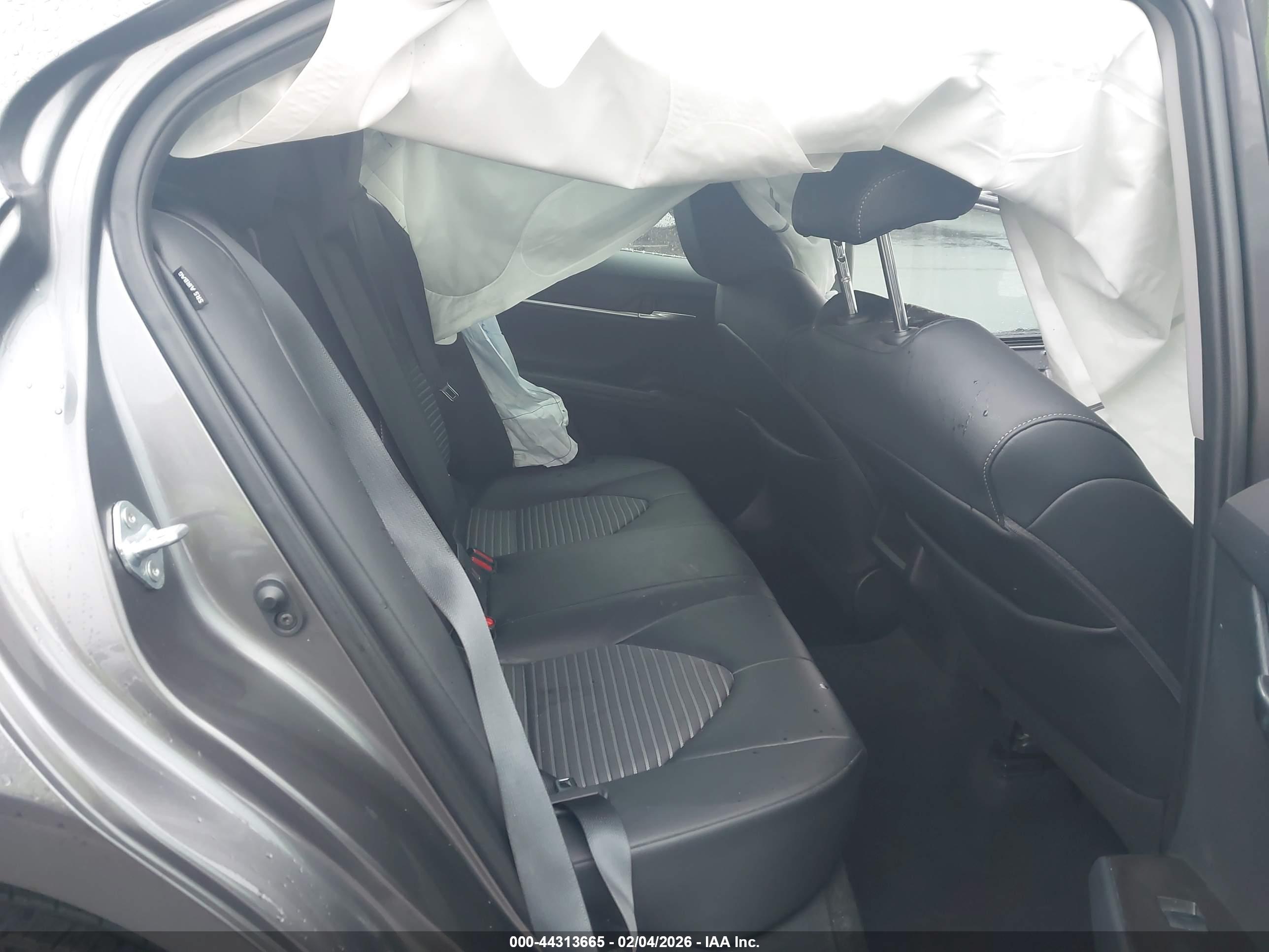 TOYOTA CAMRY image 8