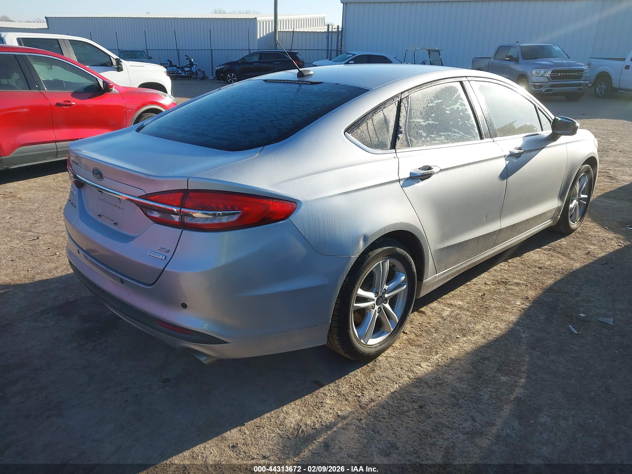 FORD FUSION image 4