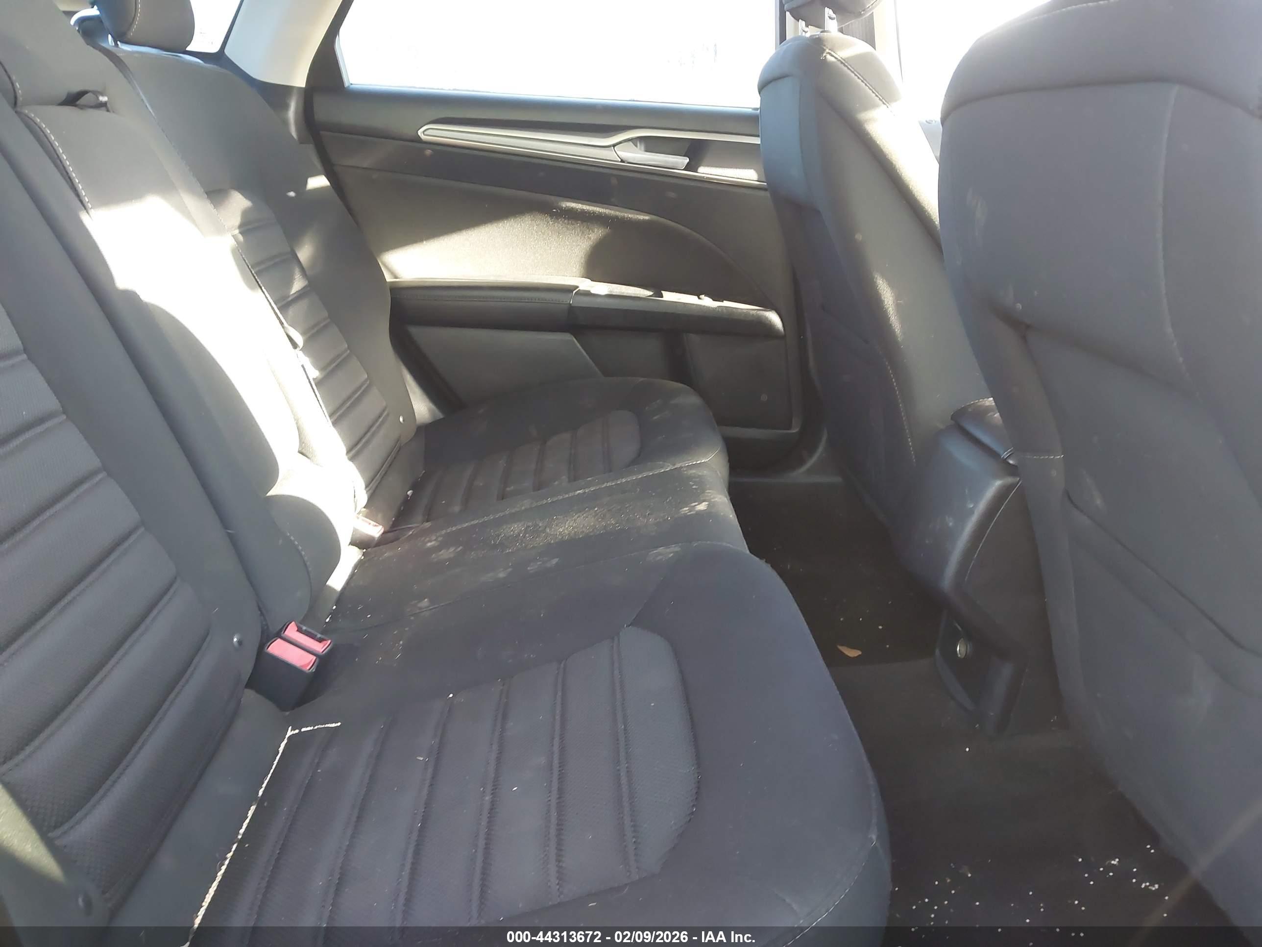 FORD FUSION image 8