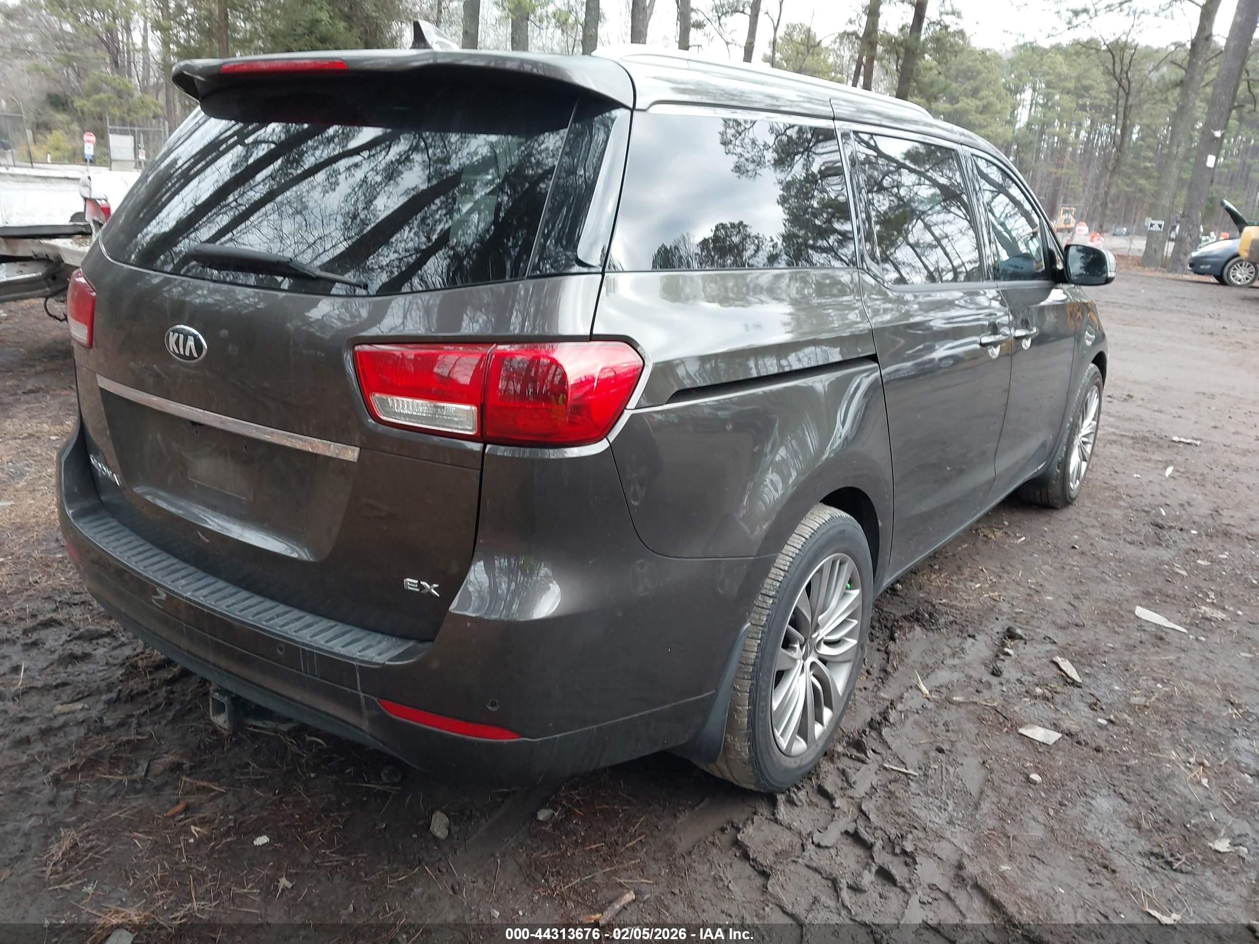 KIA SEDONA image 4
