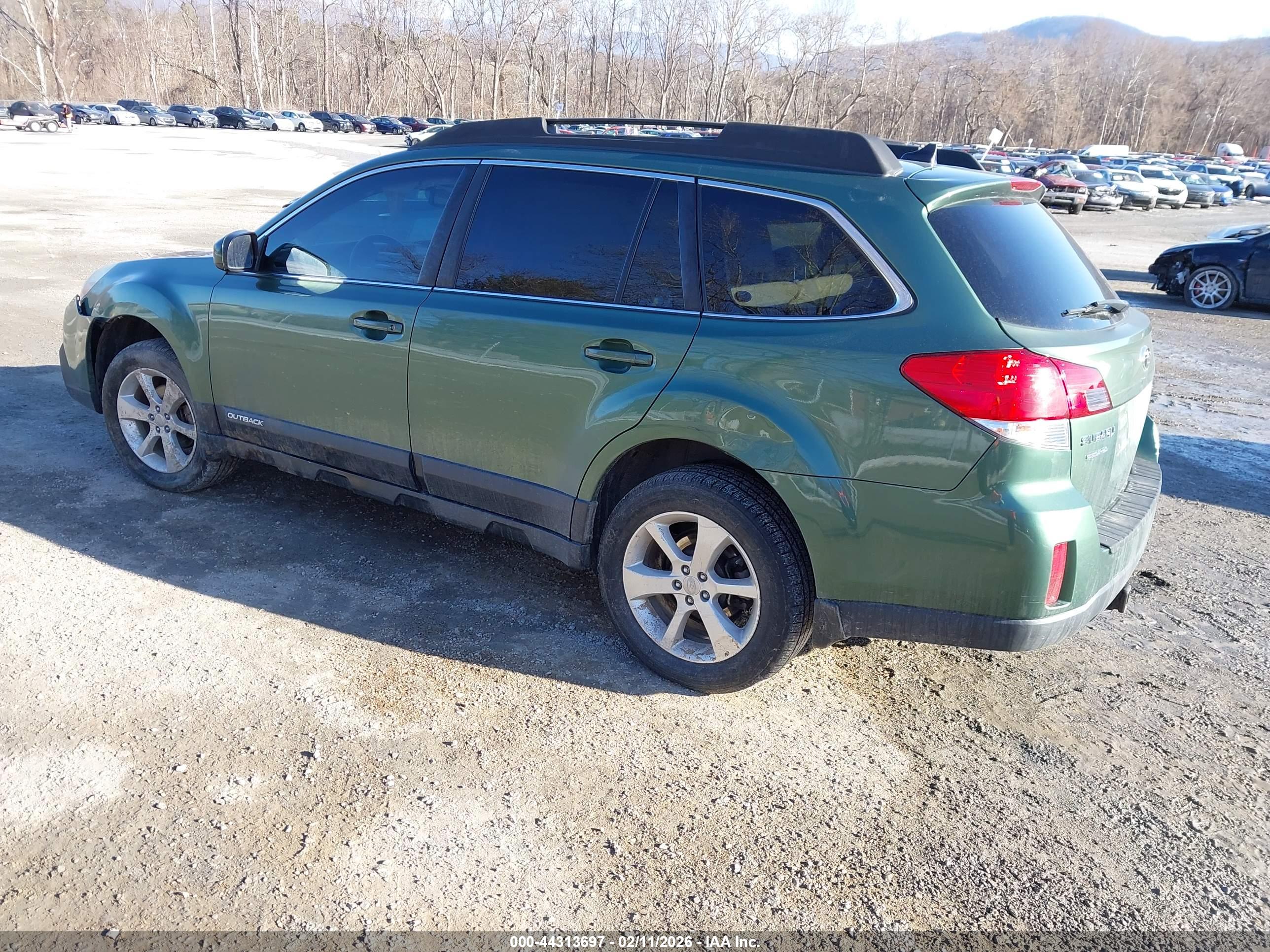 SUBARU OUTBACK image 3