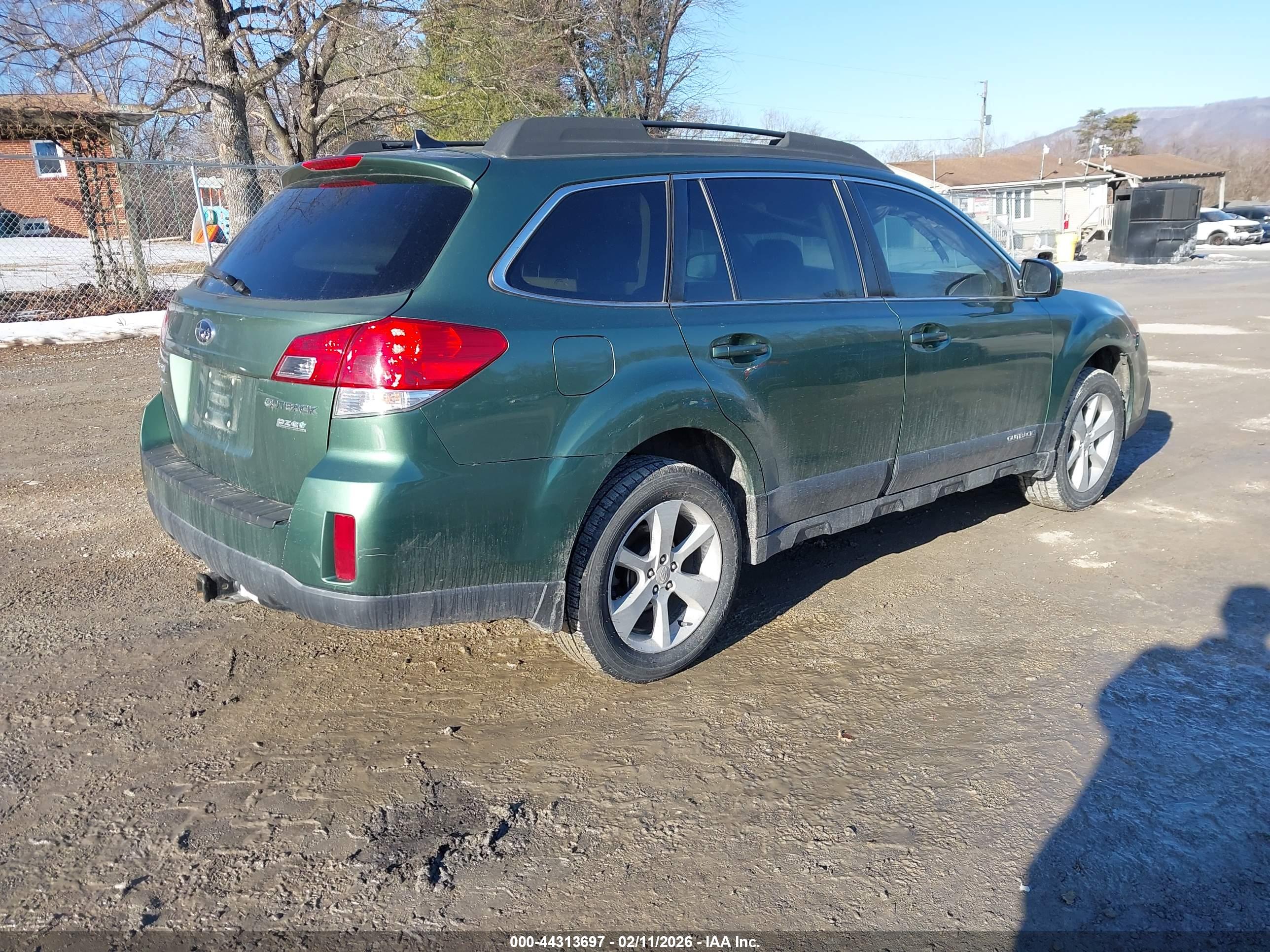 SUBARU OUTBACK image 4