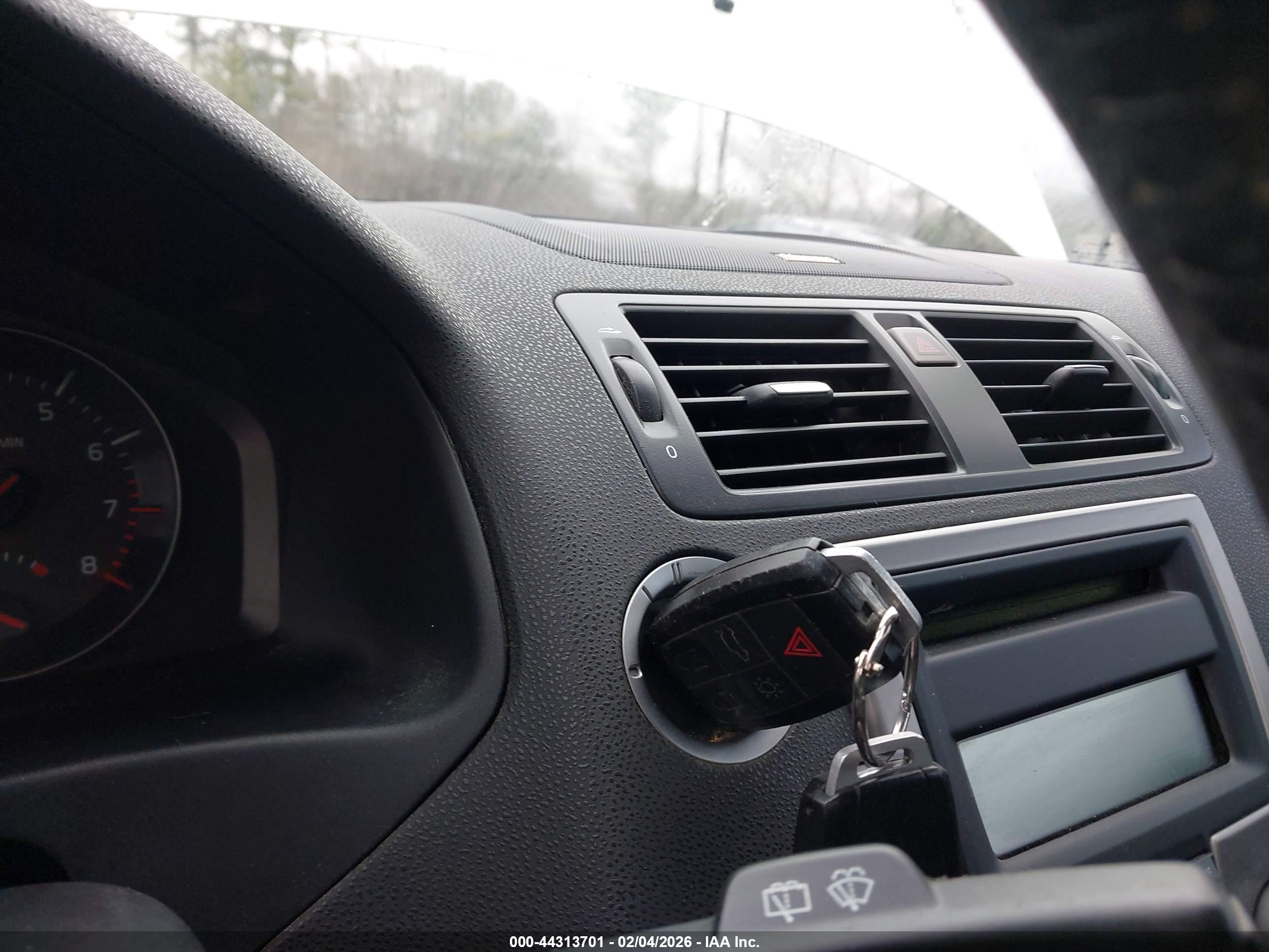 VOLVO C30 image 11