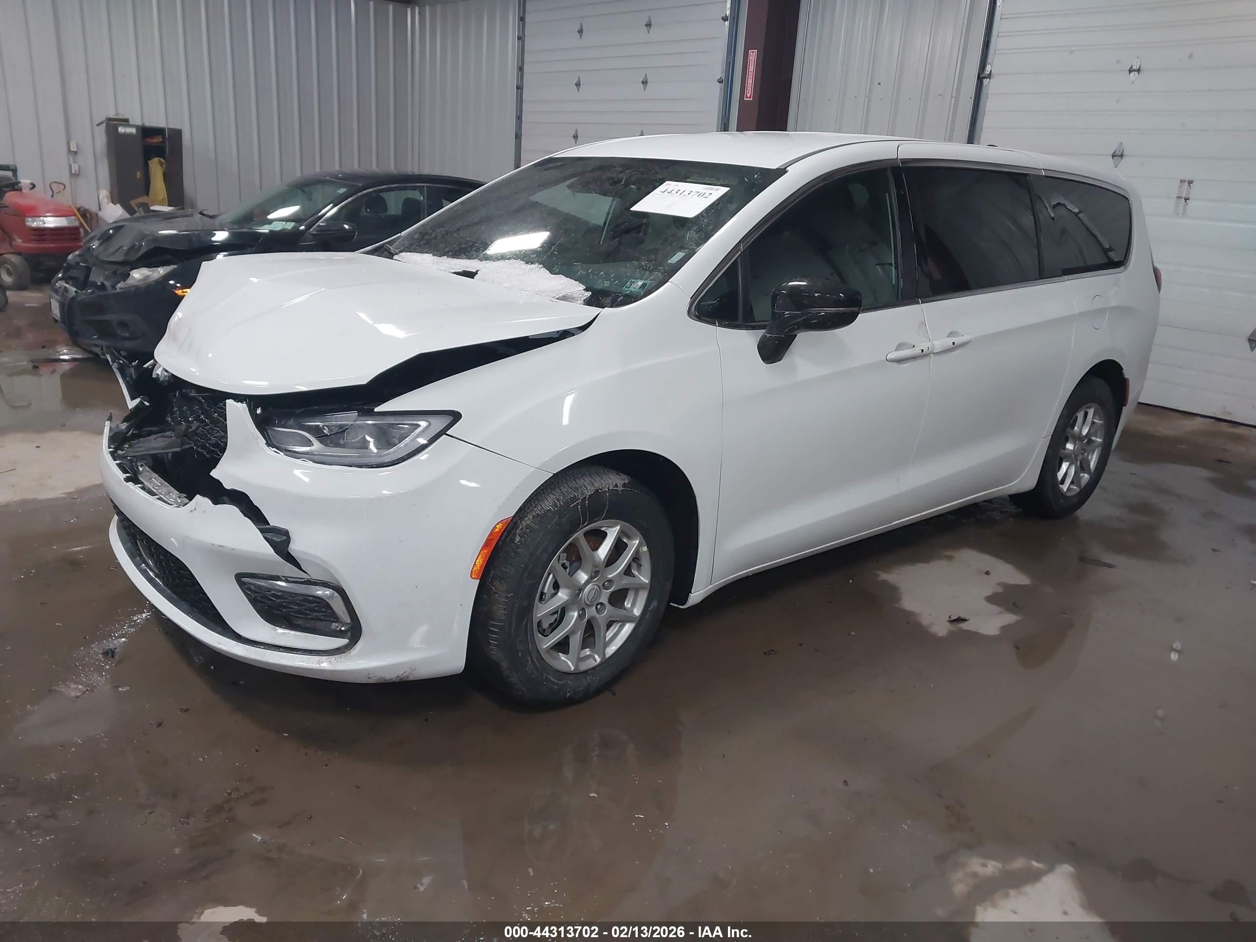 CHRYSLER PACIFICA image 2