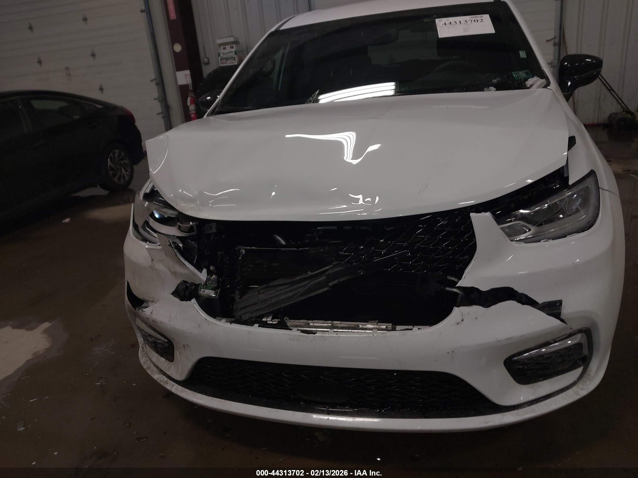 CHRYSLER PACIFICA image 6
