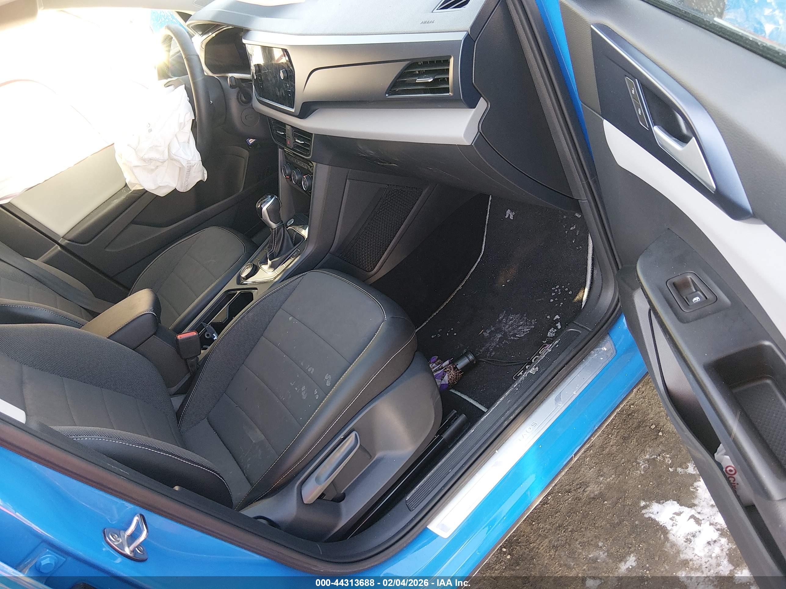 VOLKSWAGEN TAOS image 5